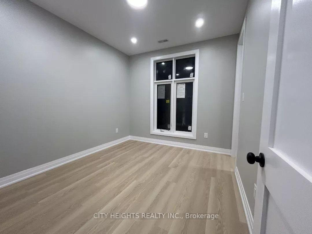 Photo 13 of Unit 3, 10 Robins Avenue, Hamilton, Crown Point — HOMEH