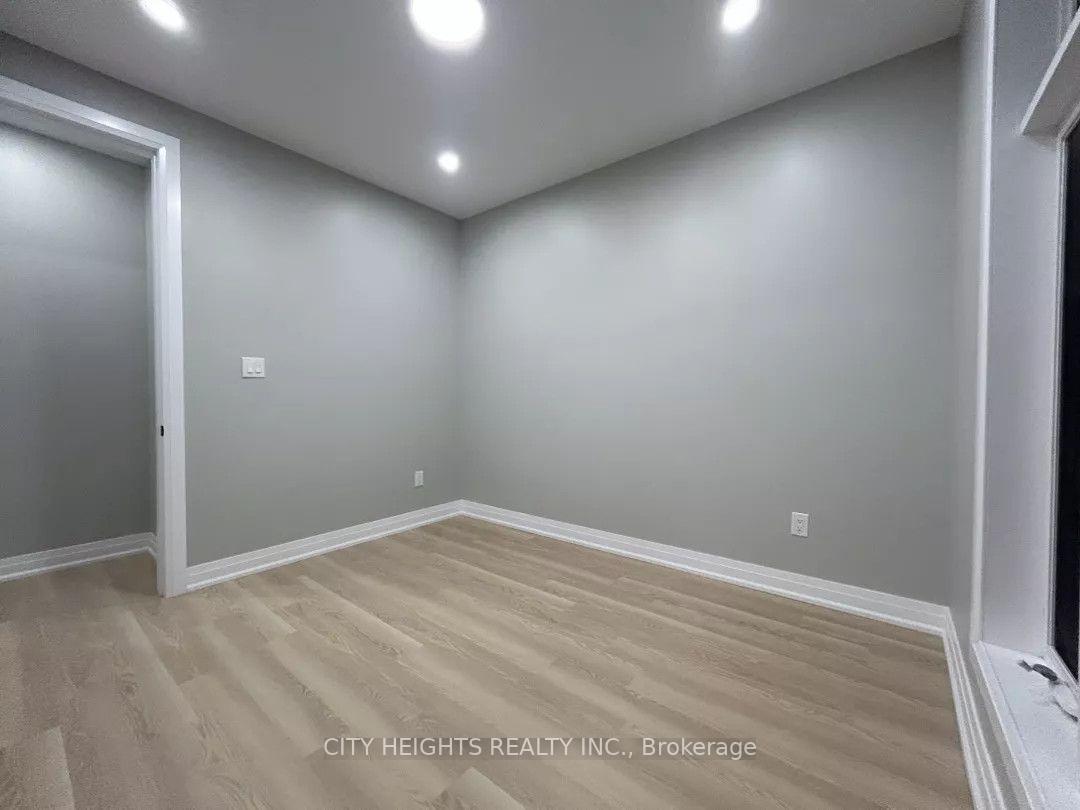 Photo 17 of Unit 3, 10 Robins Avenue, Hamilton, Crown Point — HOMEH