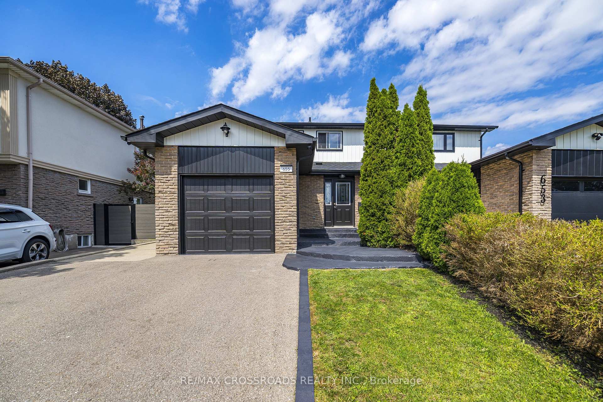 Photo 1 of 655 Dodsworth Crescent, Mississauga, Applewood — HOMEH