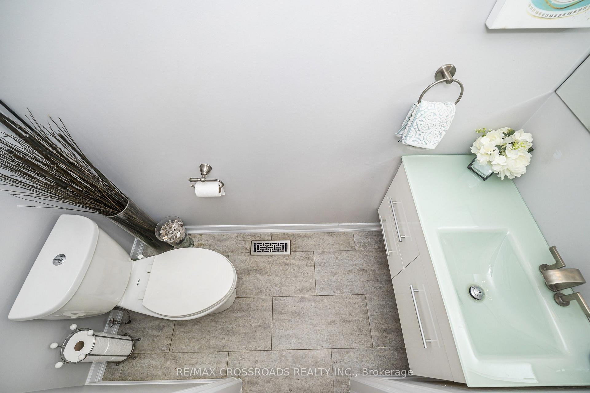 Photo 6 of 655 Dodsworth Crescent, Mississauga, Applewood — HOMEH