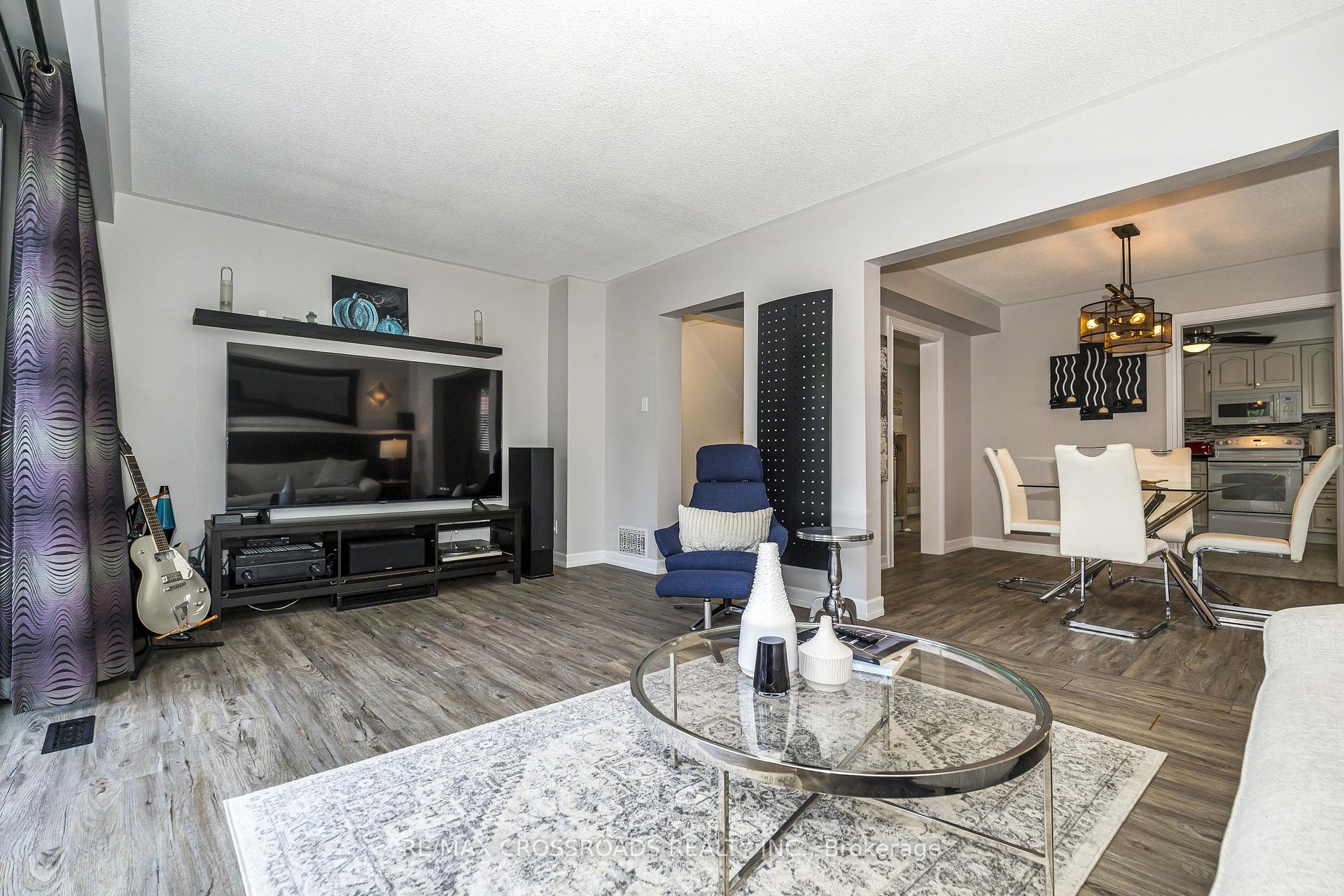 Photo 19 of 655 Dodsworth Crescent, Mississauga, Applewood — HOMEH