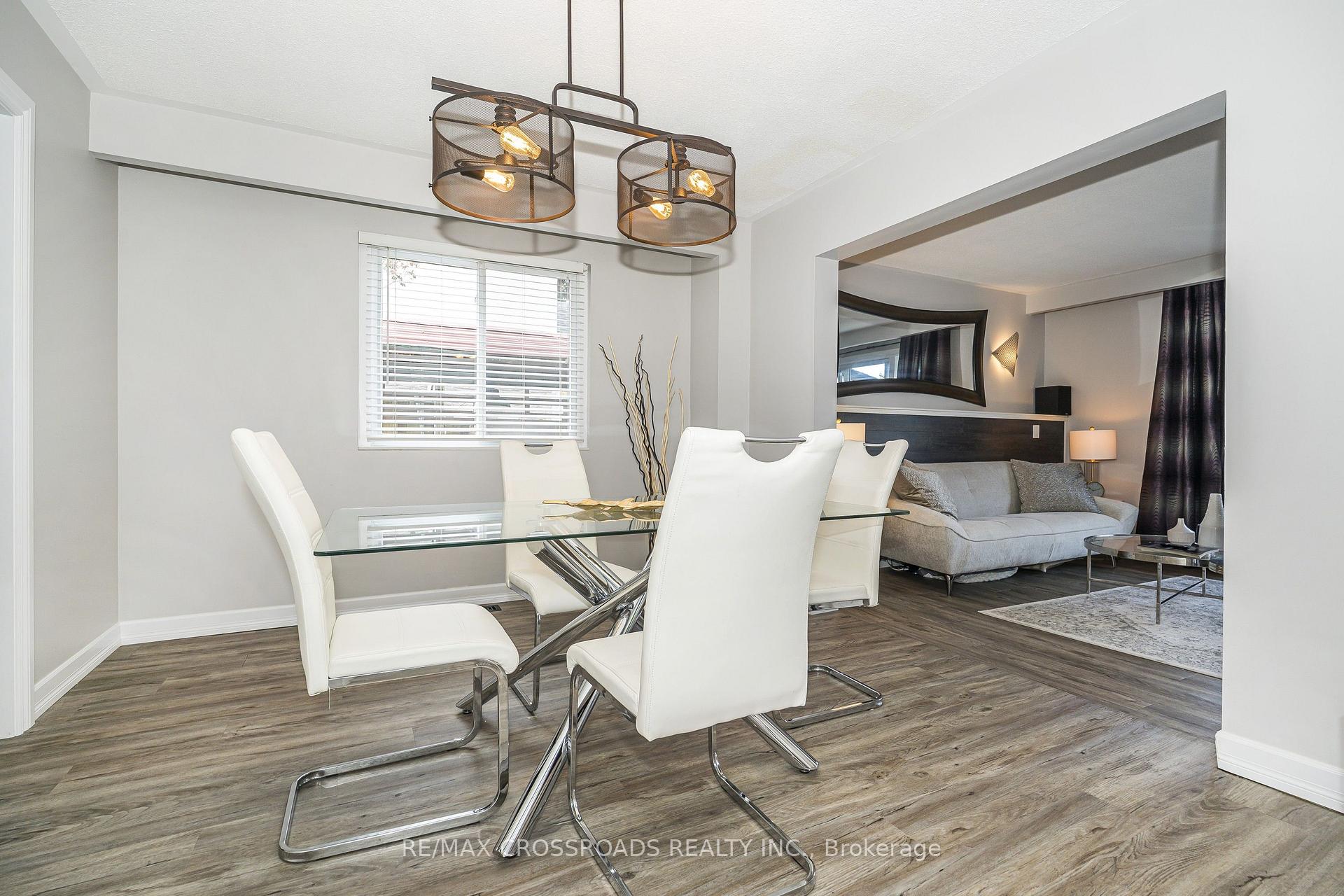 Photo 14 of 655 Dodsworth Crescent, Mississauga, Applewood — HOMEH