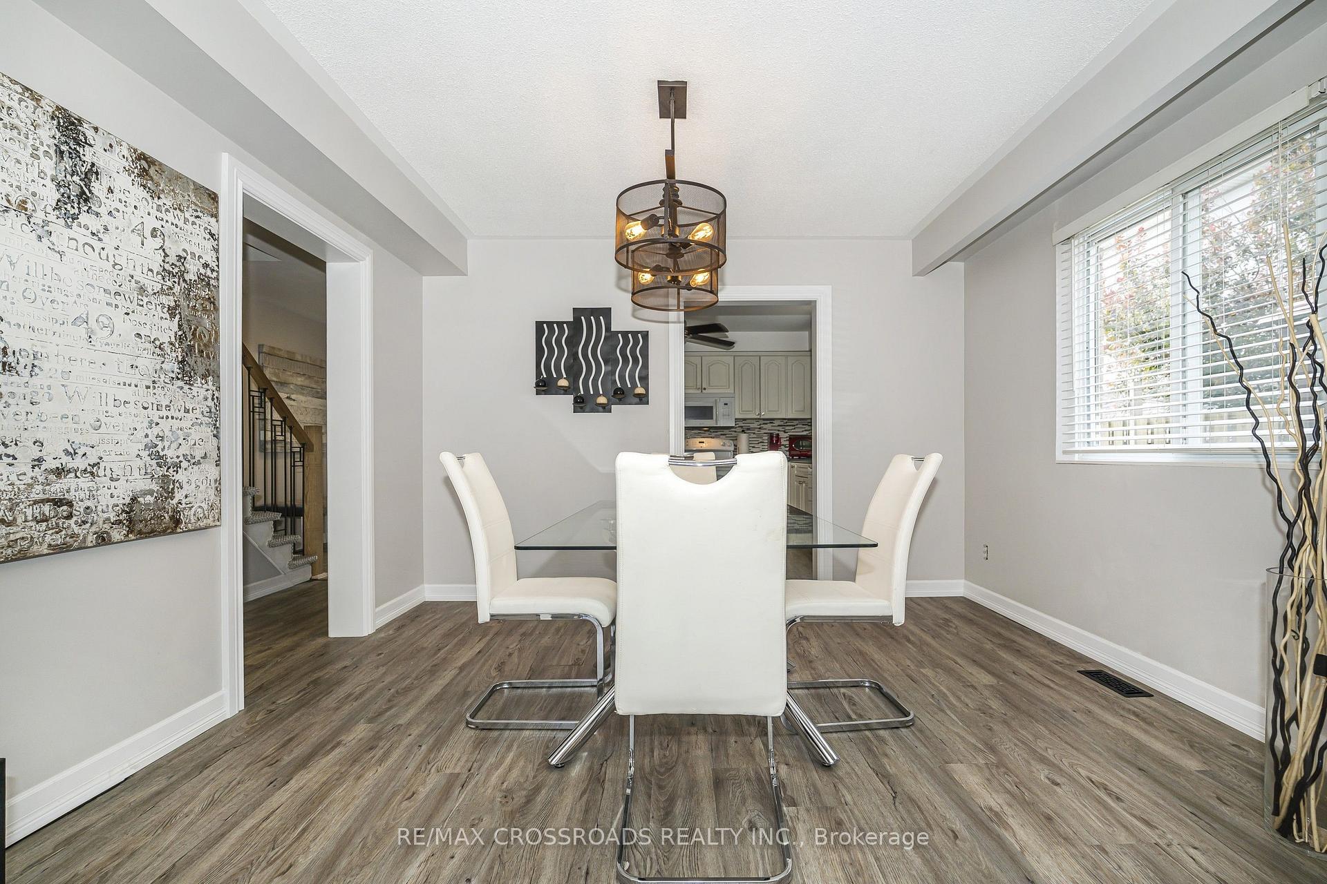 Photo 17 of 655 Dodsworth Crescent, Mississauga, Applewood — HOMEH