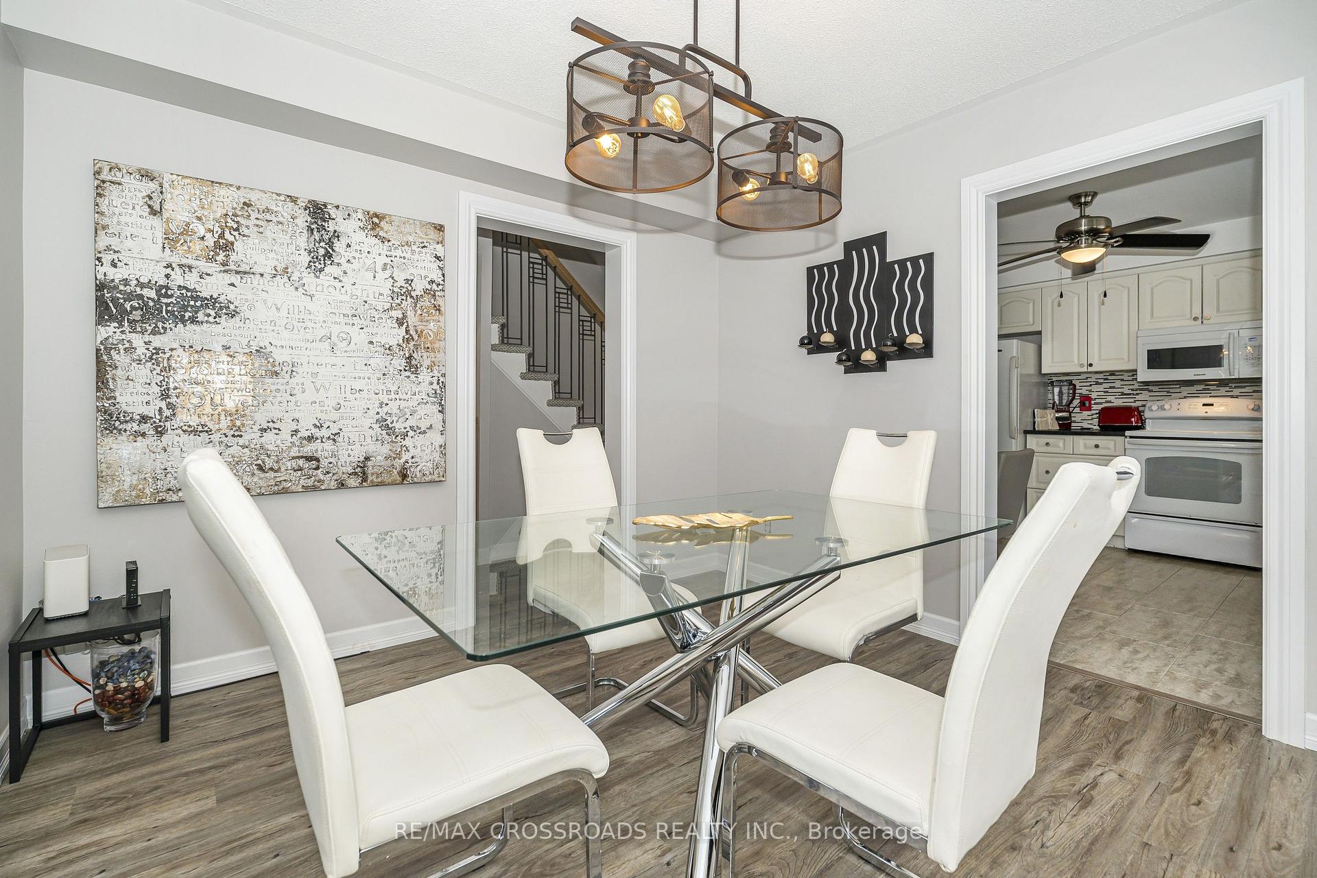 Photo 15 of 655 Dodsworth Crescent, Mississauga, Applewood — HOMEH
