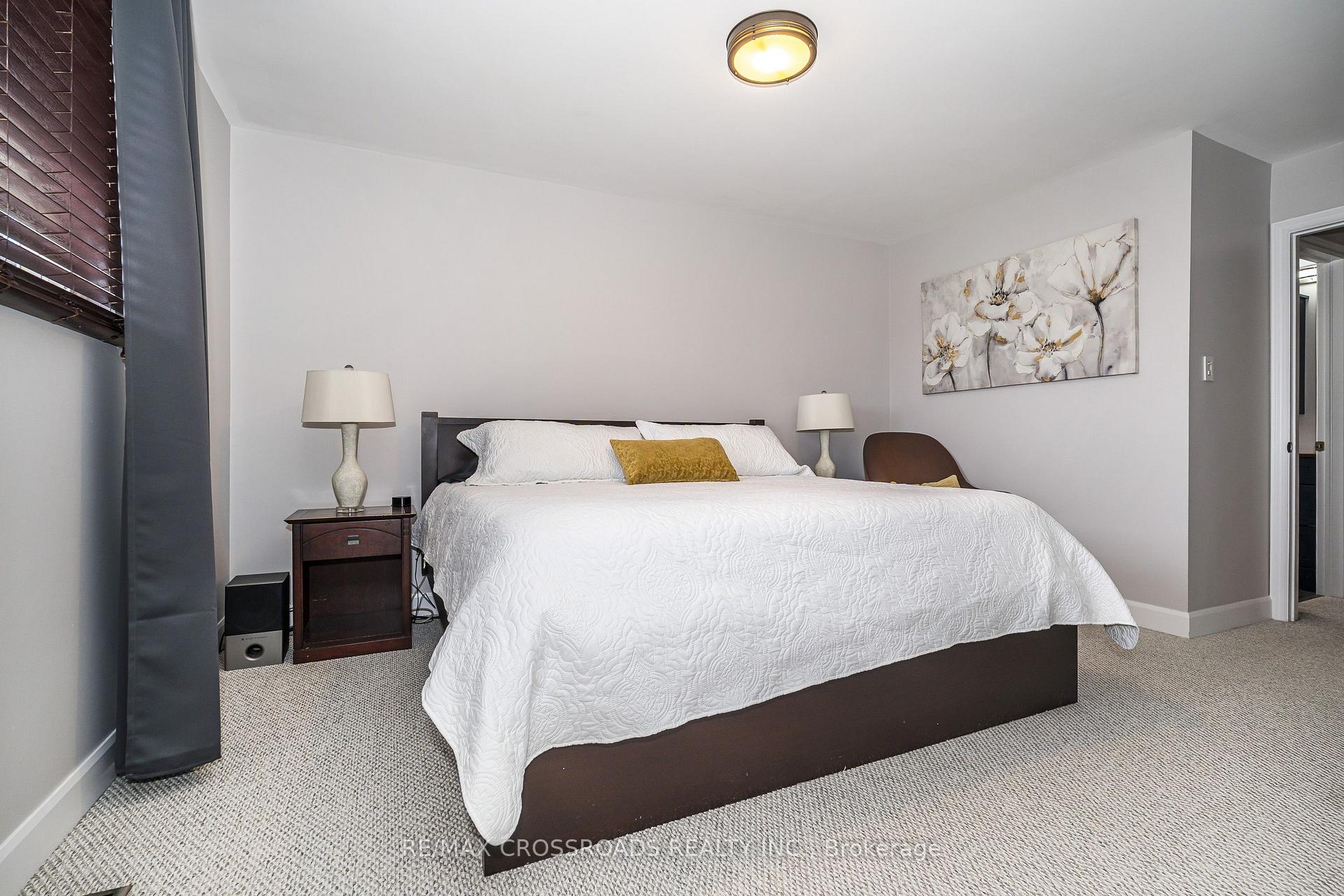 Photo 23 of 655 Dodsworth Crescent, Mississauga, Applewood — HOMEH