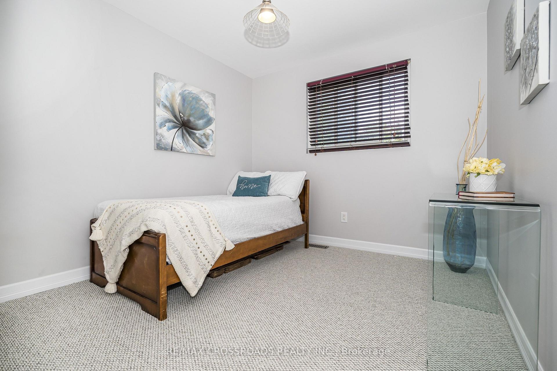Photo 35 of 655 Dodsworth Crescent, Mississauga, Applewood — HOMEH