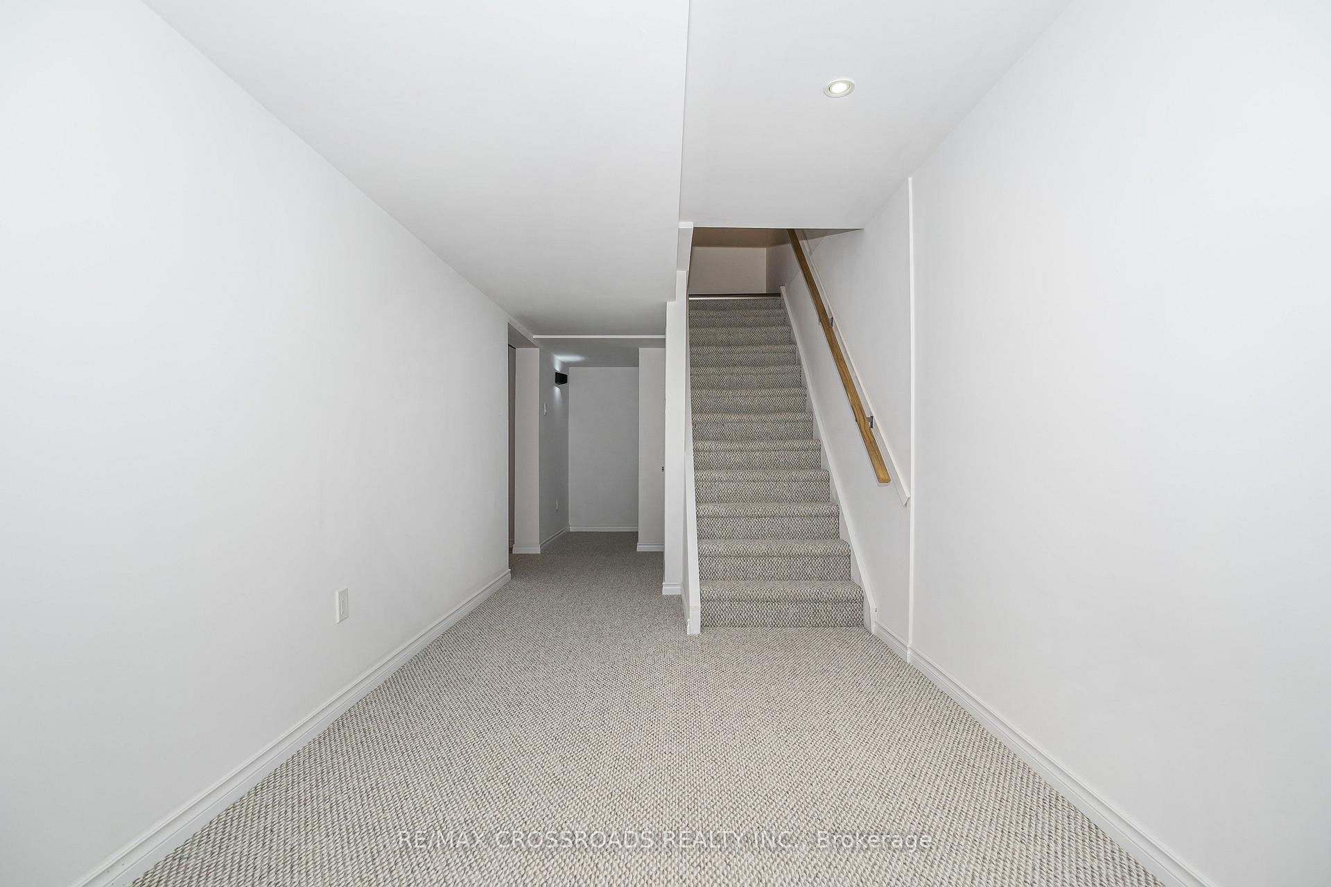 Photo 40 of 655 Dodsworth Crescent, Mississauga, Applewood — HOMEH