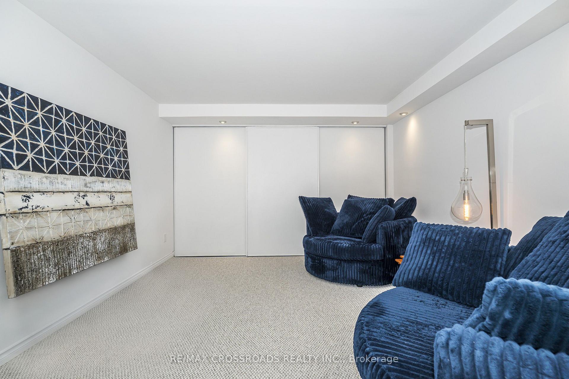 Photo 43 of 655 Dodsworth Crescent, Mississauga, Applewood — HOMEH