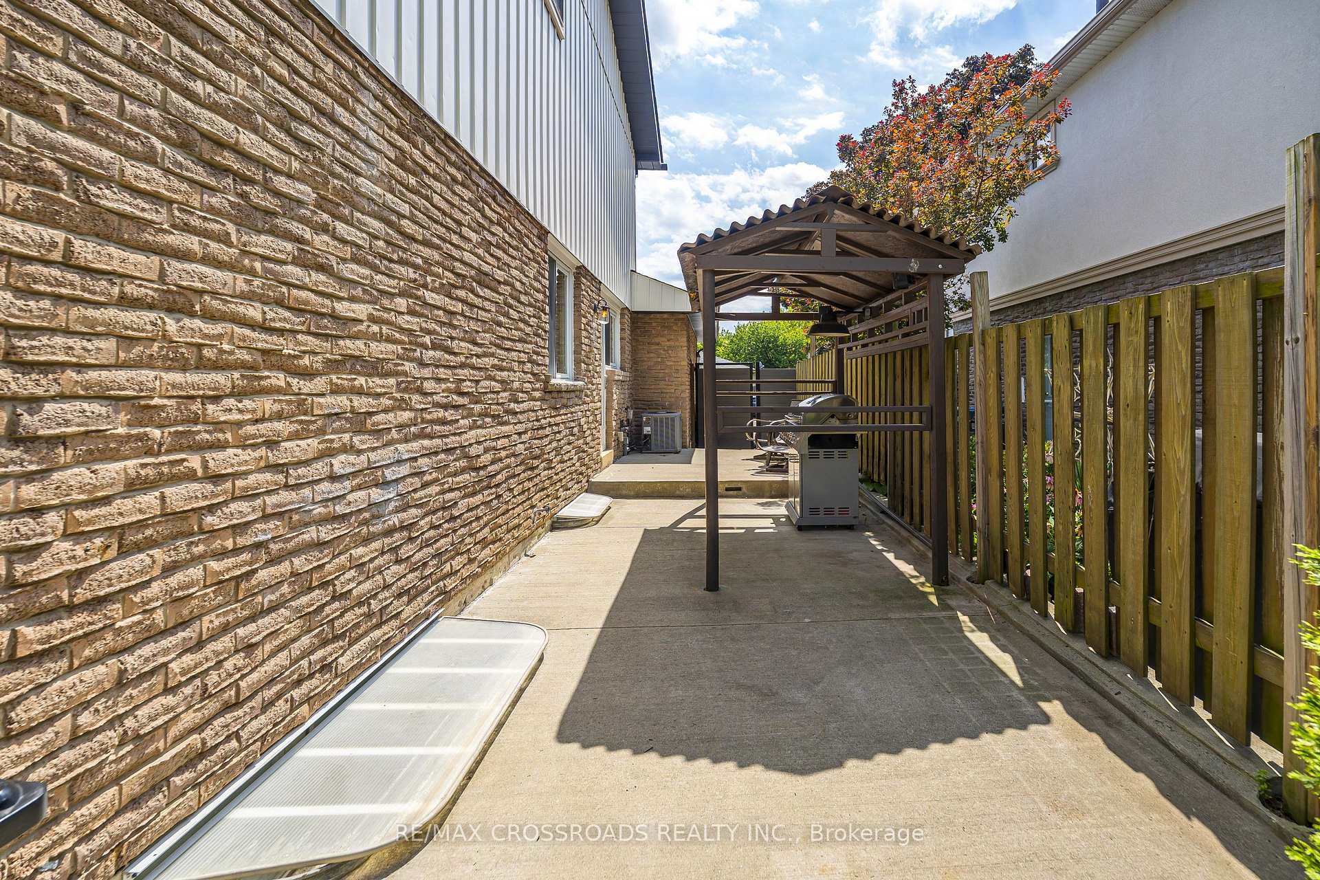 Photo 64 of 655 Dodsworth Crescent, Mississauga, Applewood — HOMEH