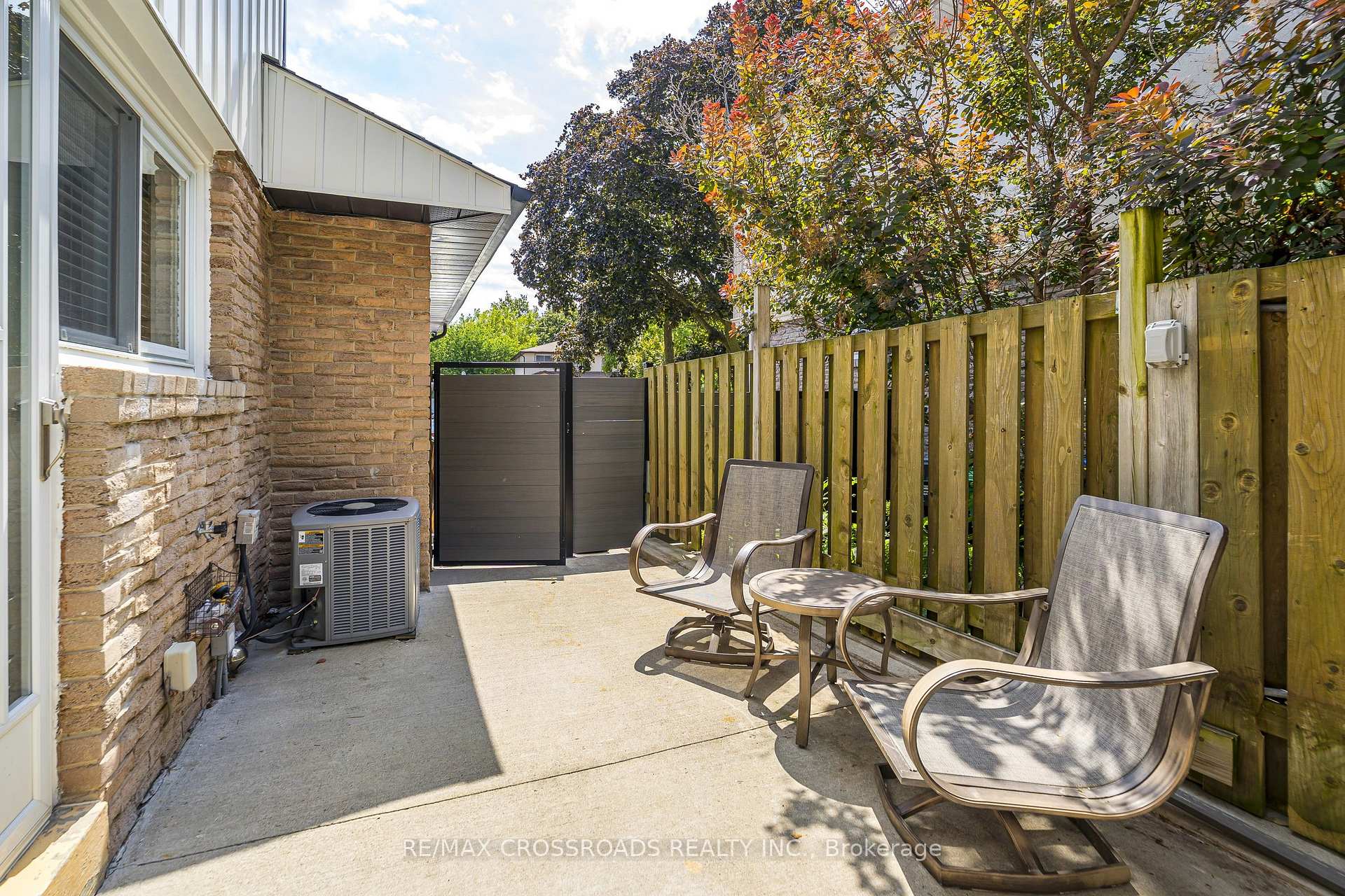 Photo 52 of 655 Dodsworth Crescent, Mississauga, Applewood — HOMEH