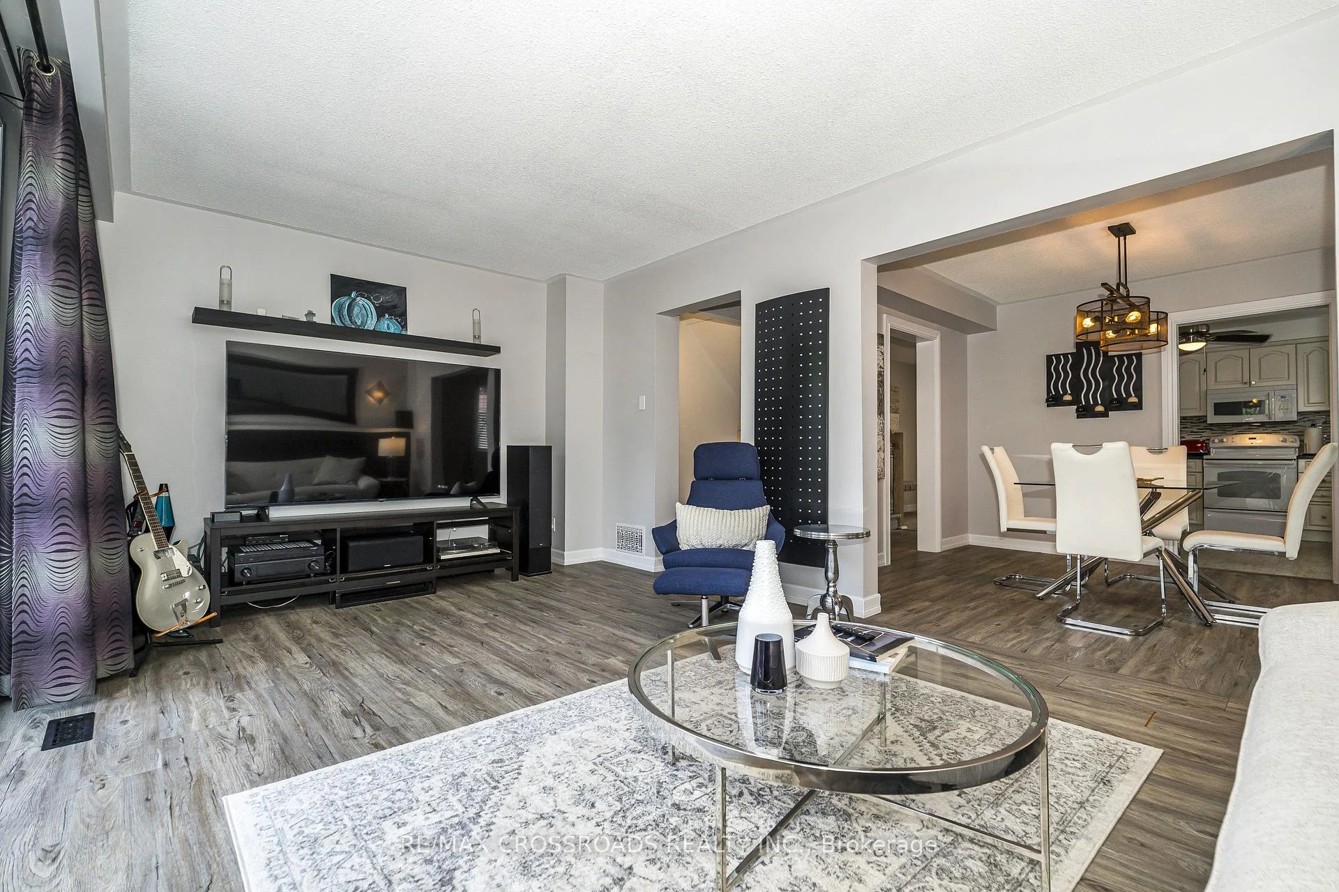 Photo 16 of 655 Dodsworth Crescent, Mississauga, Applewood — HOMEH