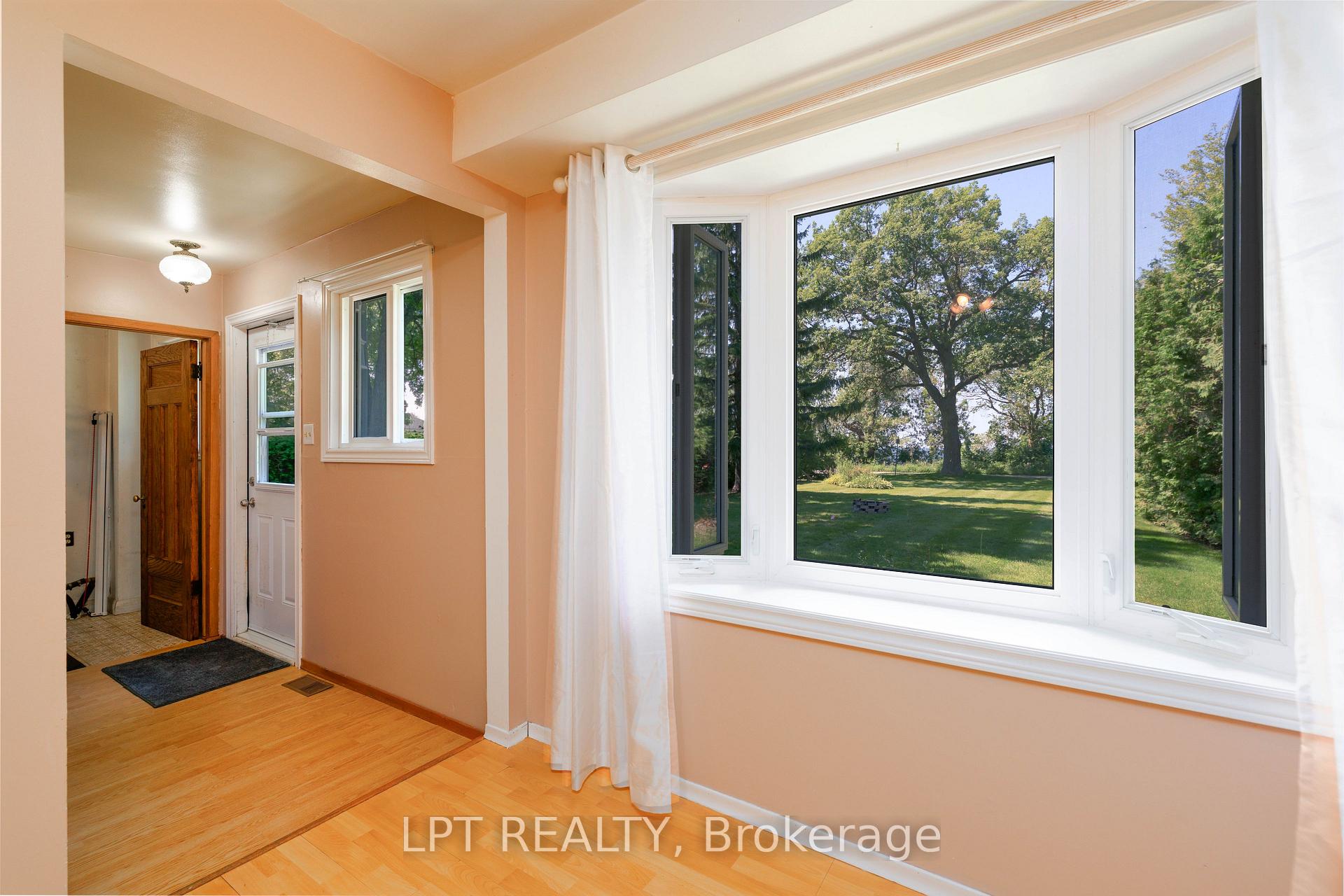 Photo 8 of 247 Hedge Road, Georgina, Sutton & Jackson's Point — HOMEH