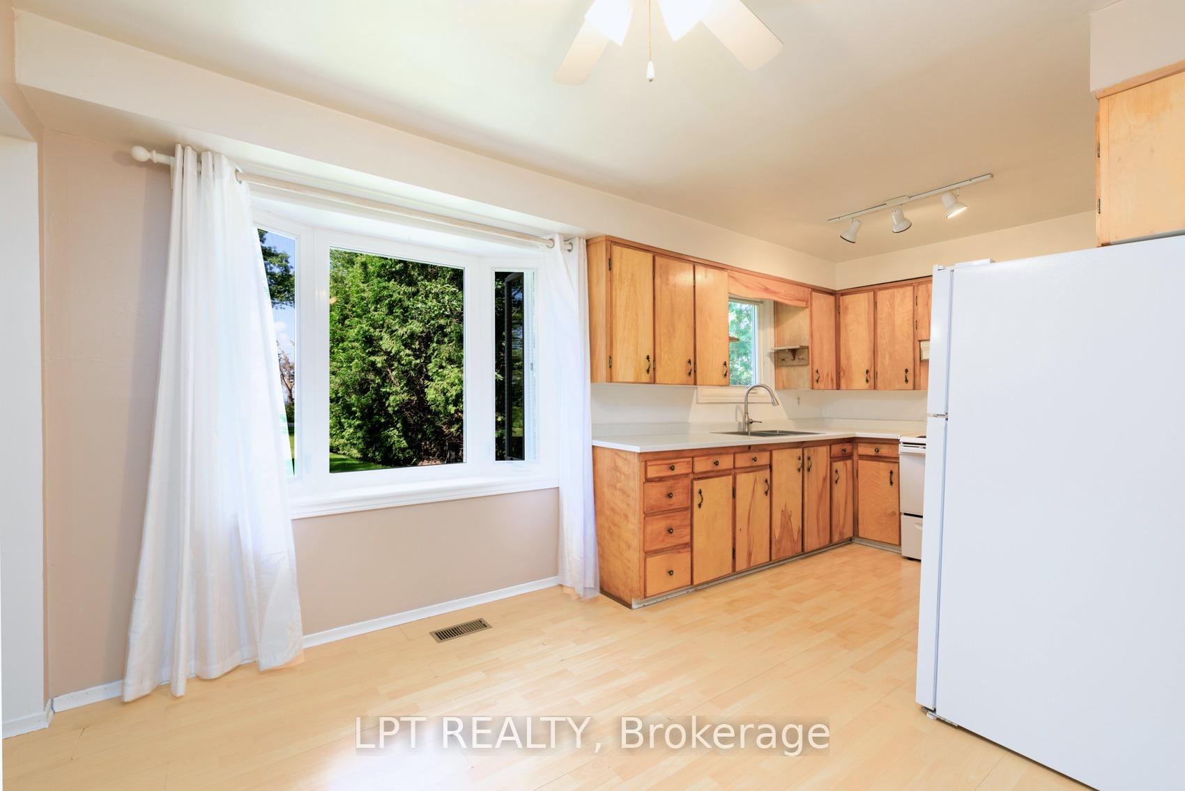 Photo 9 of 247 Hedge Road, Georgina, Sutton & Jackson's Point — HOMEH