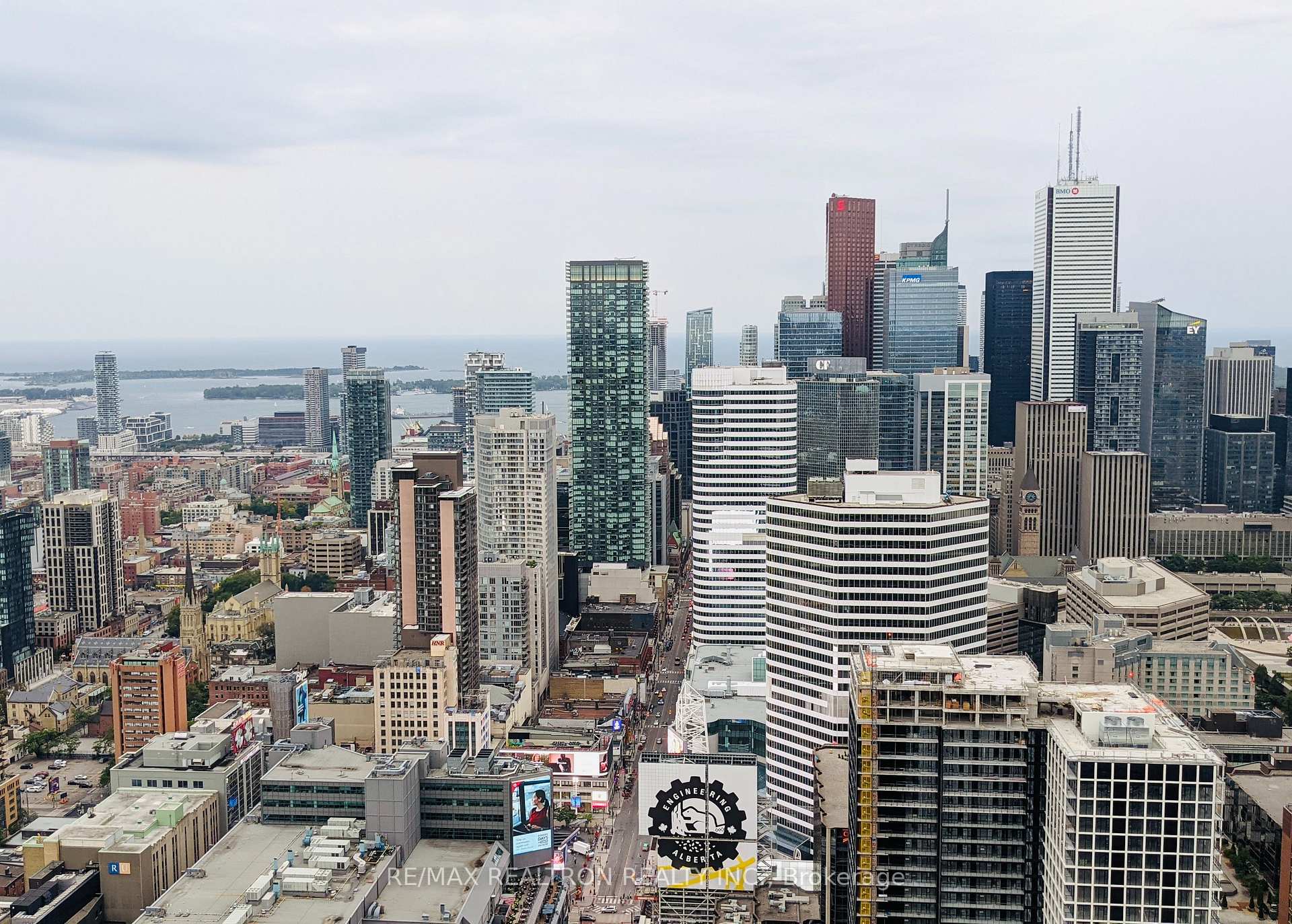 Photo 3 of Unit 5207, 386 Yonge Street, Toronto, Bay Street Corridor — HOMEH