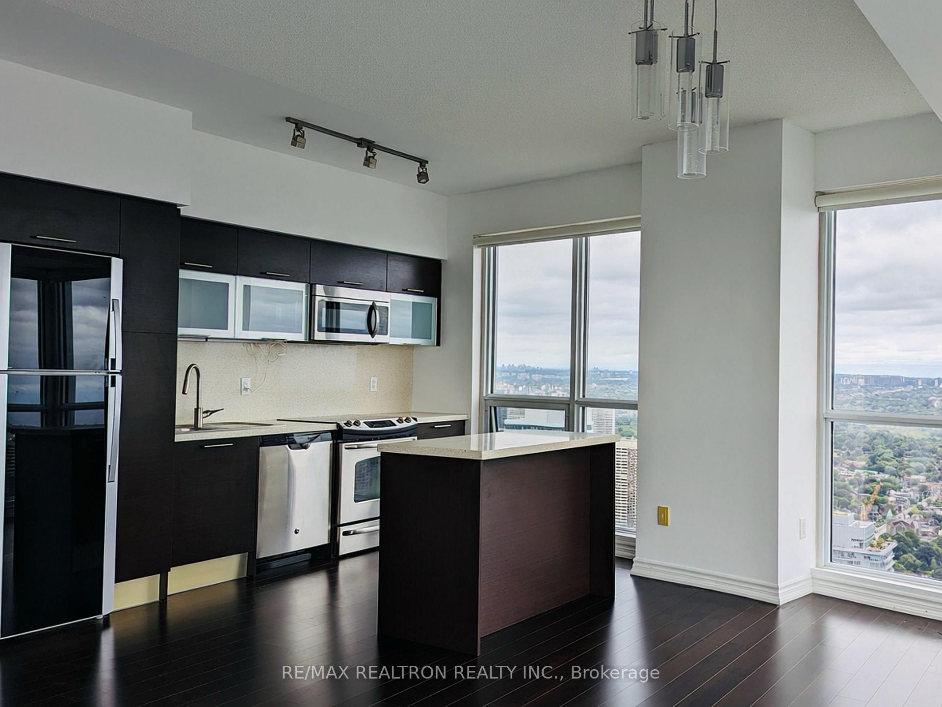 Photo 4 of Unit 5207, 386 Yonge Street, Toronto, Bay Street Corridor — HOMEH