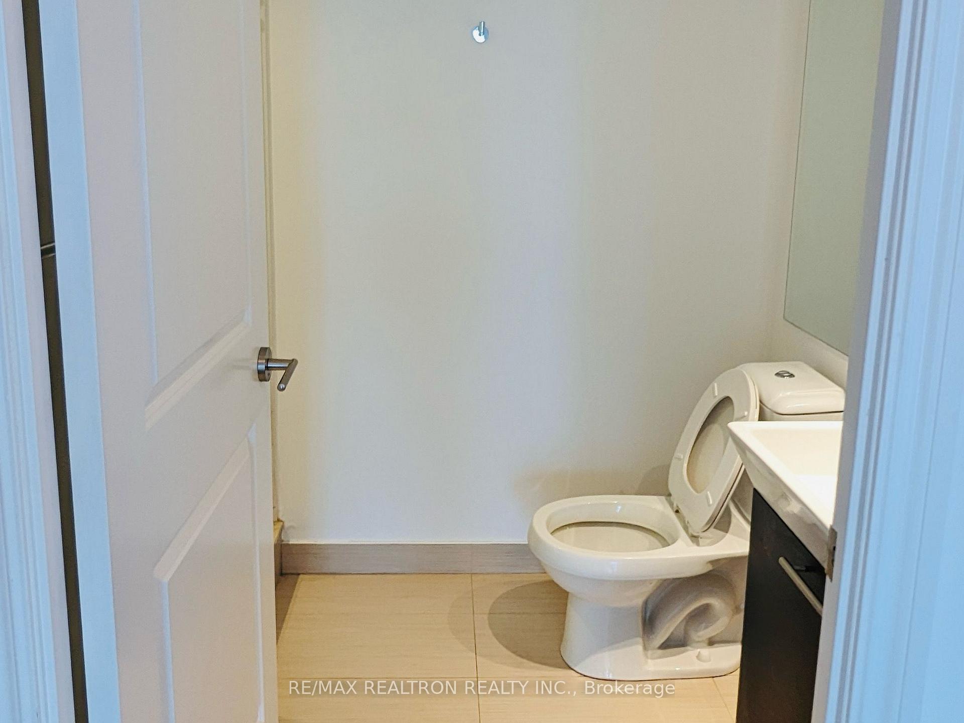 Photo 10 of Unit 5207, 386 Yonge Street, Toronto, Bay Street Corridor — HOMEH