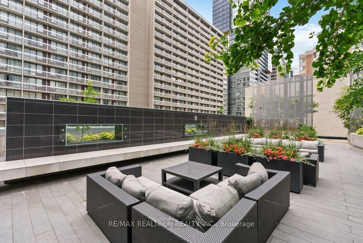 Photo 16 of Unit 5207, 386 Yonge Street, Toronto, Bay Street Corridor — HOMEH
