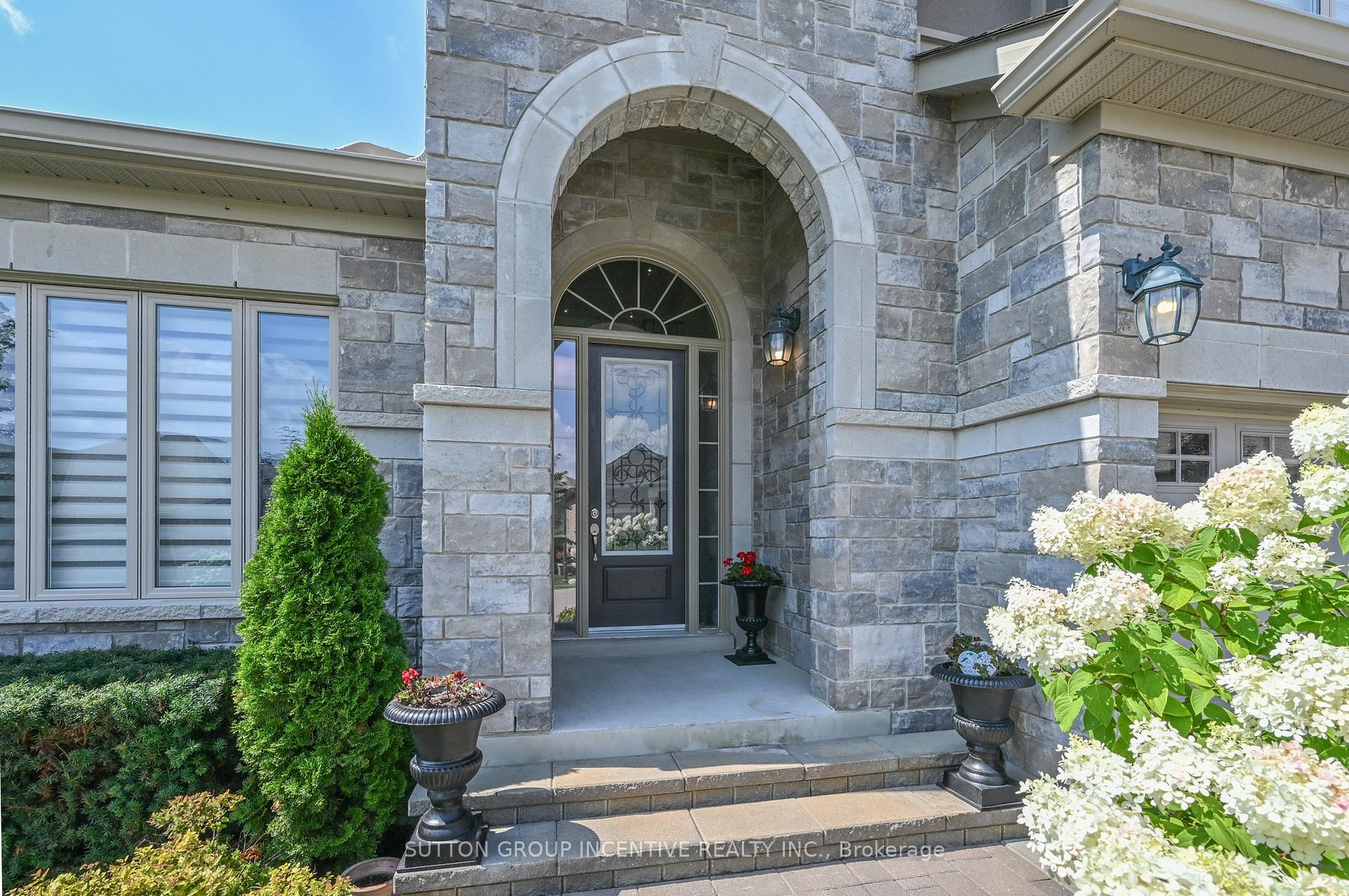 Photo 2 of 4 Westmount Drive, New Tecumseth, Rural New Tecumseth — HOMEH
