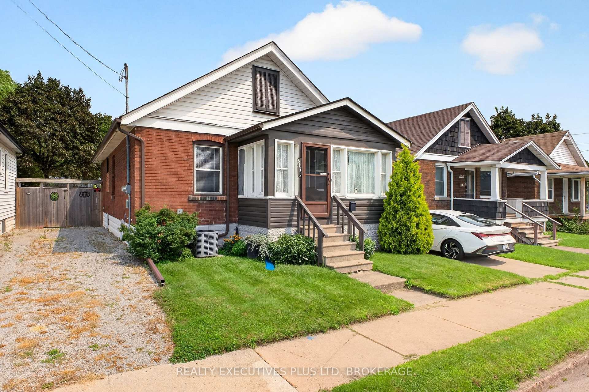 Photo 2 of 5179 Huron Street, Niagara Falls, Cherrywood — HOMEH