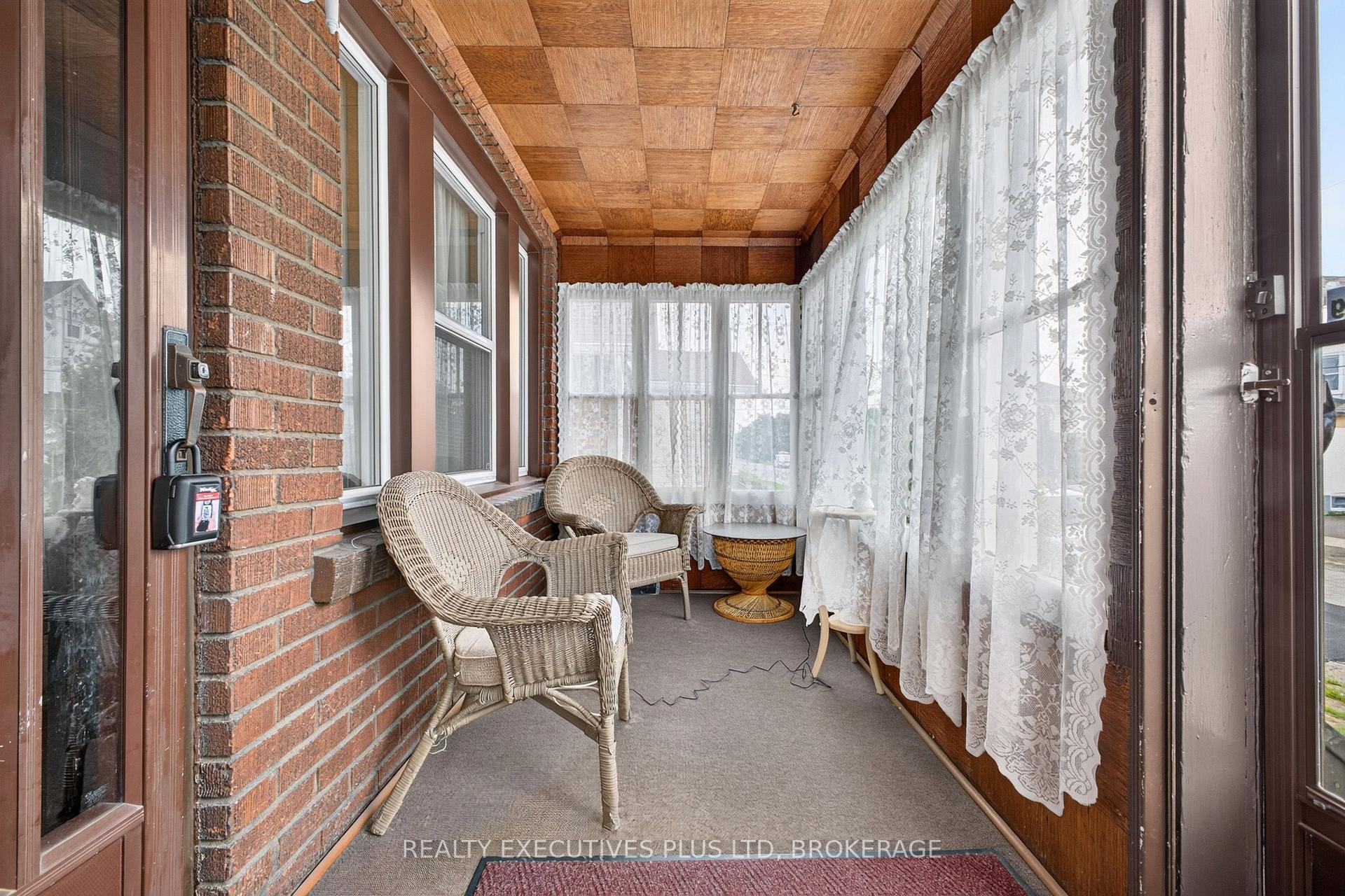Photo 4 of 5179 Huron Street, Niagara Falls, Cherrywood — HOMEH