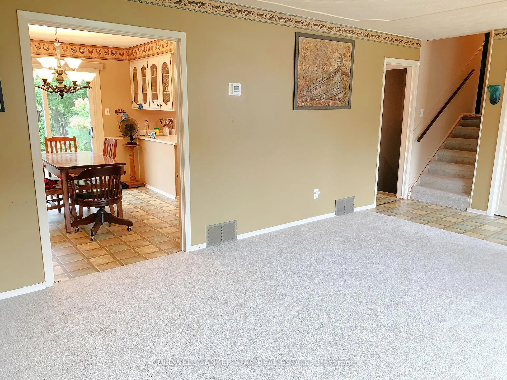 Photo 7 of 9 Lakeview Circle, St. Thomas — HOMEH