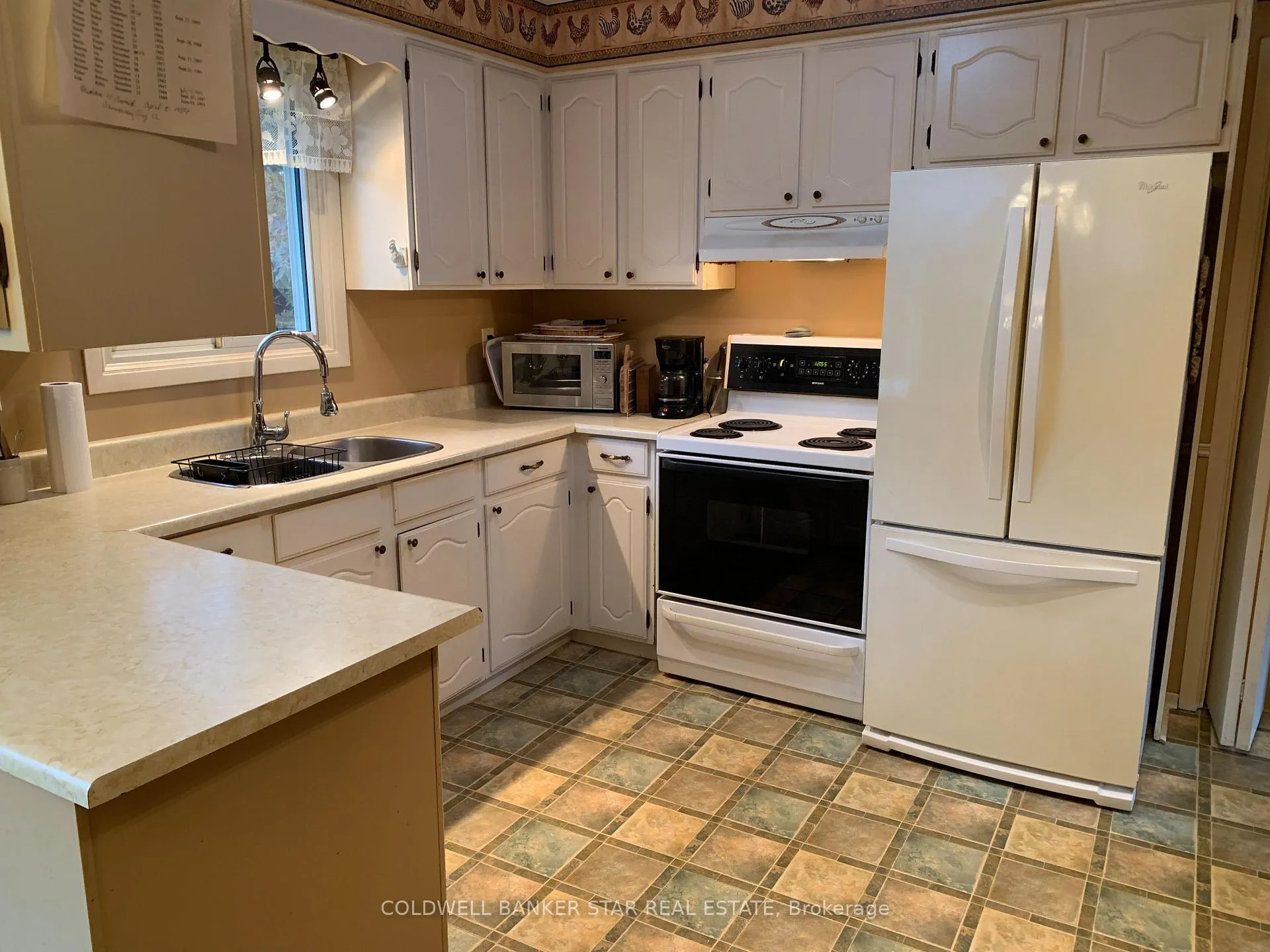 Photo 10 of 9 Lakeview Circle, St. Thomas — HOMEH