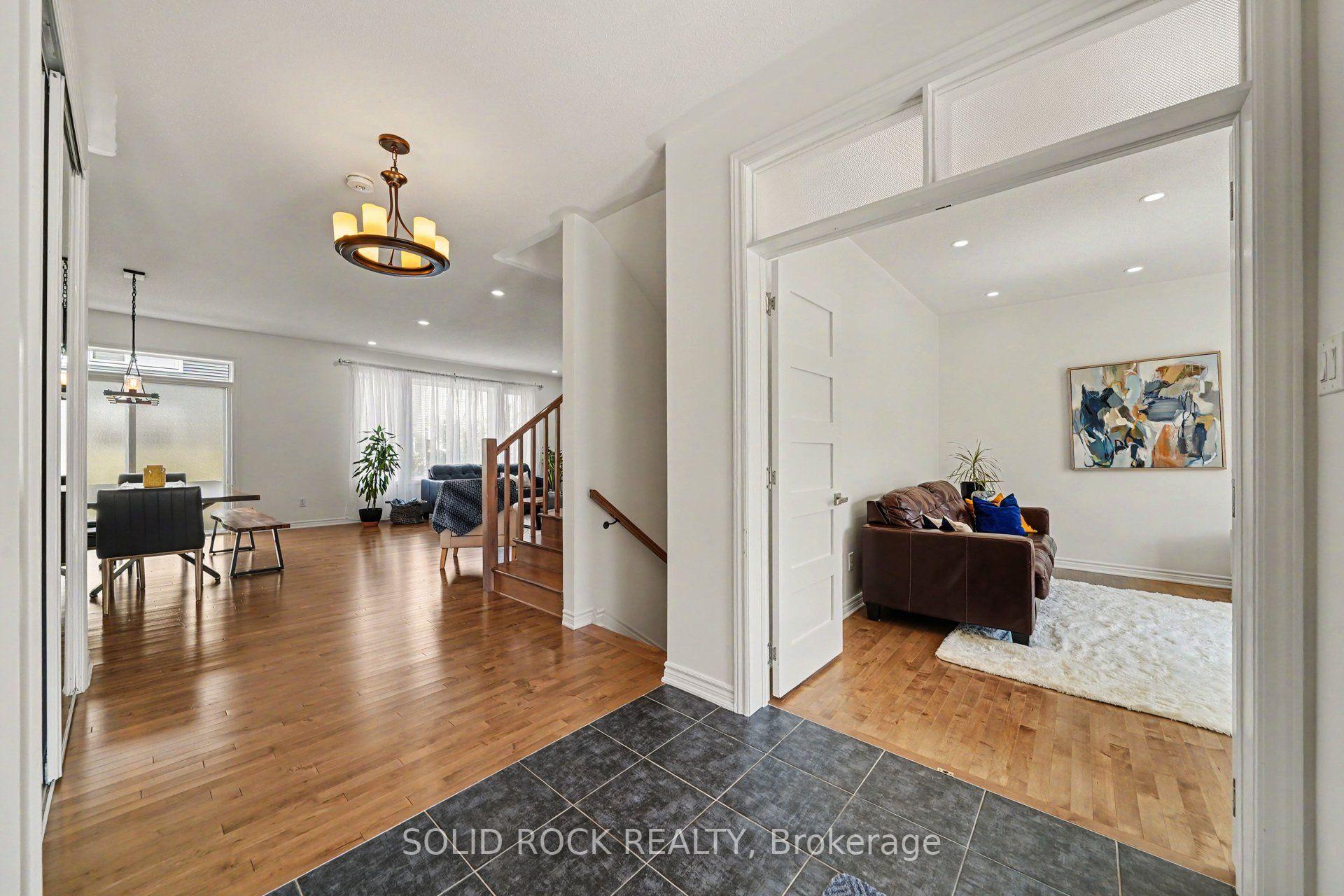 Photo 3 of 1011 Carden Lane, Ottawa, Chapel Hill South - Orleans Village — HOMEH