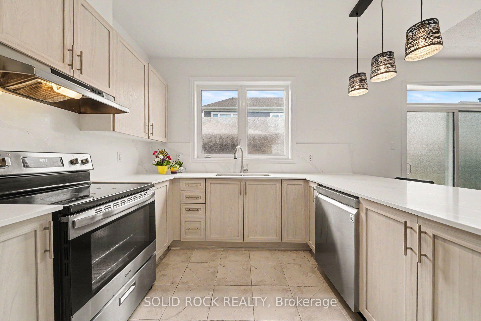 Photo 14 of 1011 Carden Lane, Ottawa, Chapel Hill South - Orleans Village — HOMEH