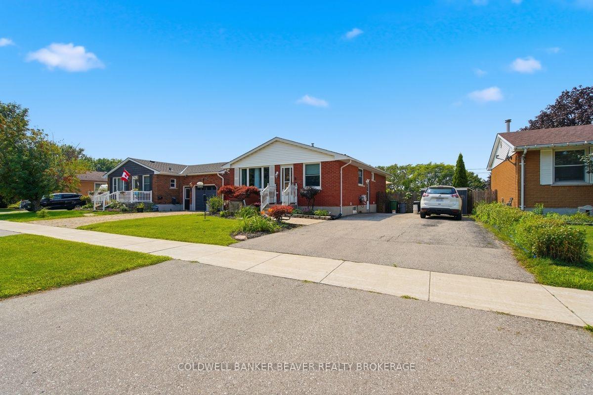 Photo 3 of 172 Fairview Avenue, St. Thomas — HOMEH