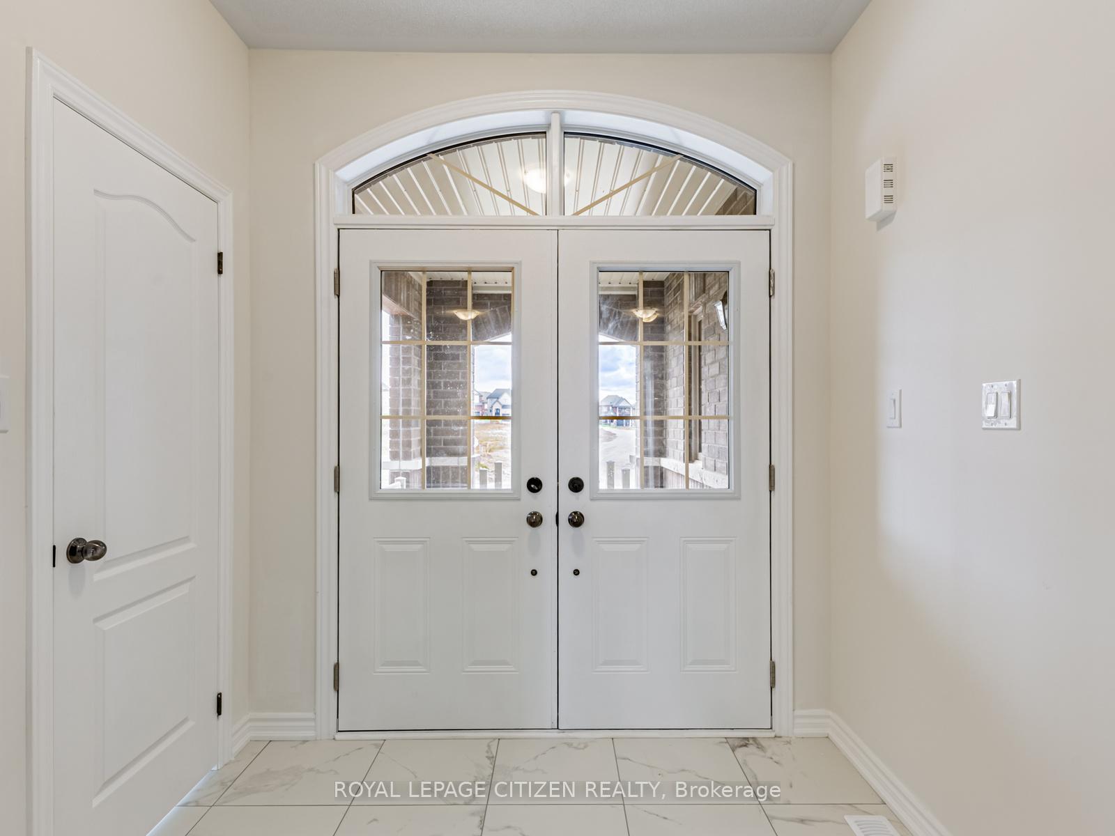 Photo 4 of 63 Fenn Crescent, New Tecumseth, Alliston — HOMEH
