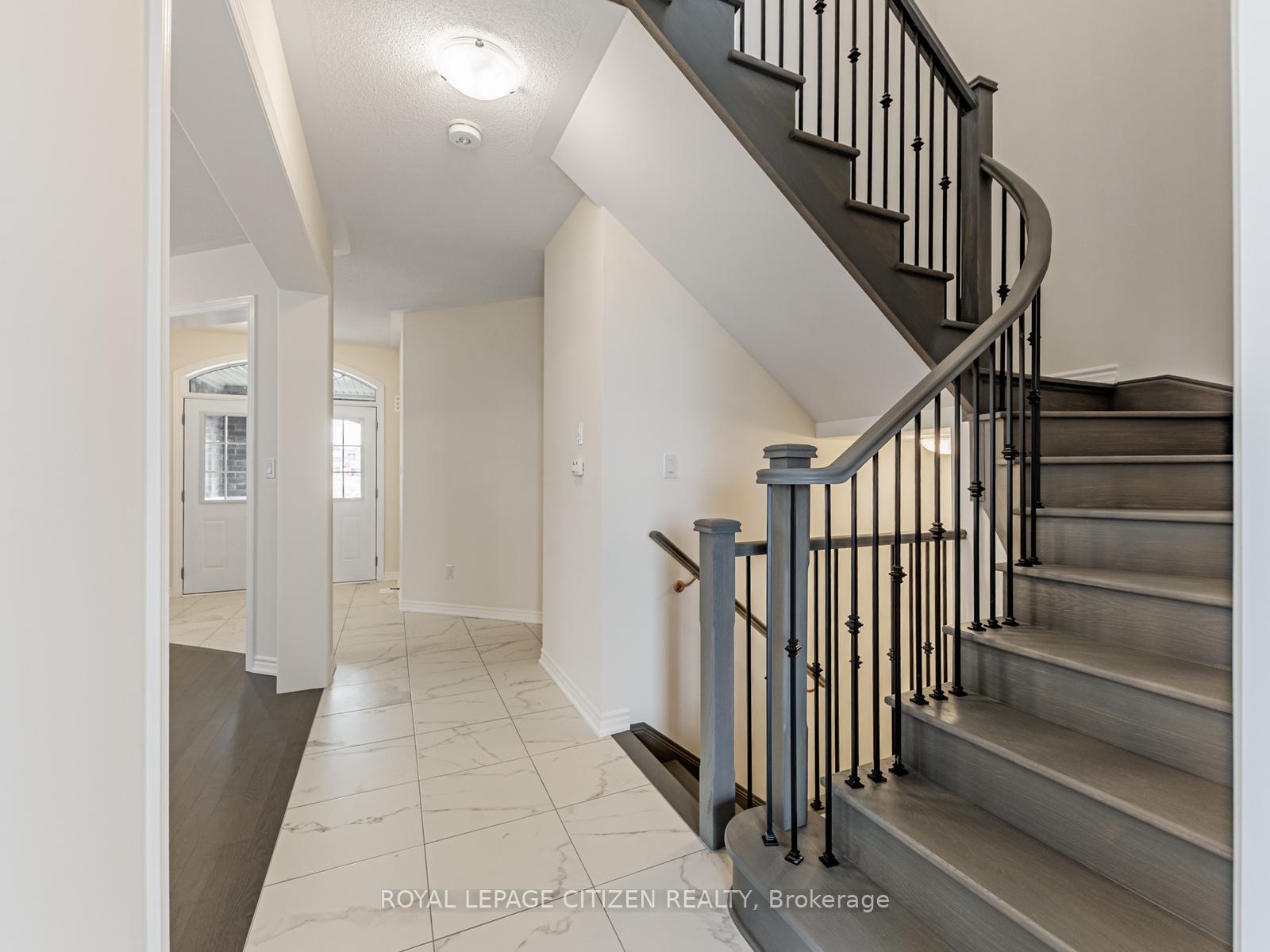 Photo 6 of 63 Fenn Crescent, New Tecumseth, Alliston — HOMEH