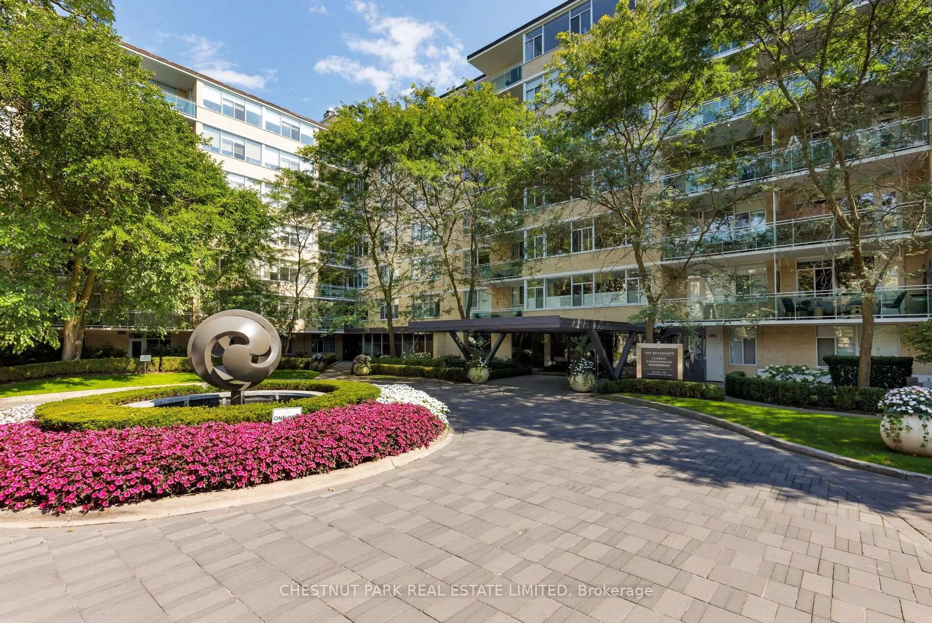 Photo 3 of Unit 322, 1 Benvenuto Place, Toronto, Casa Loma — HOMEH