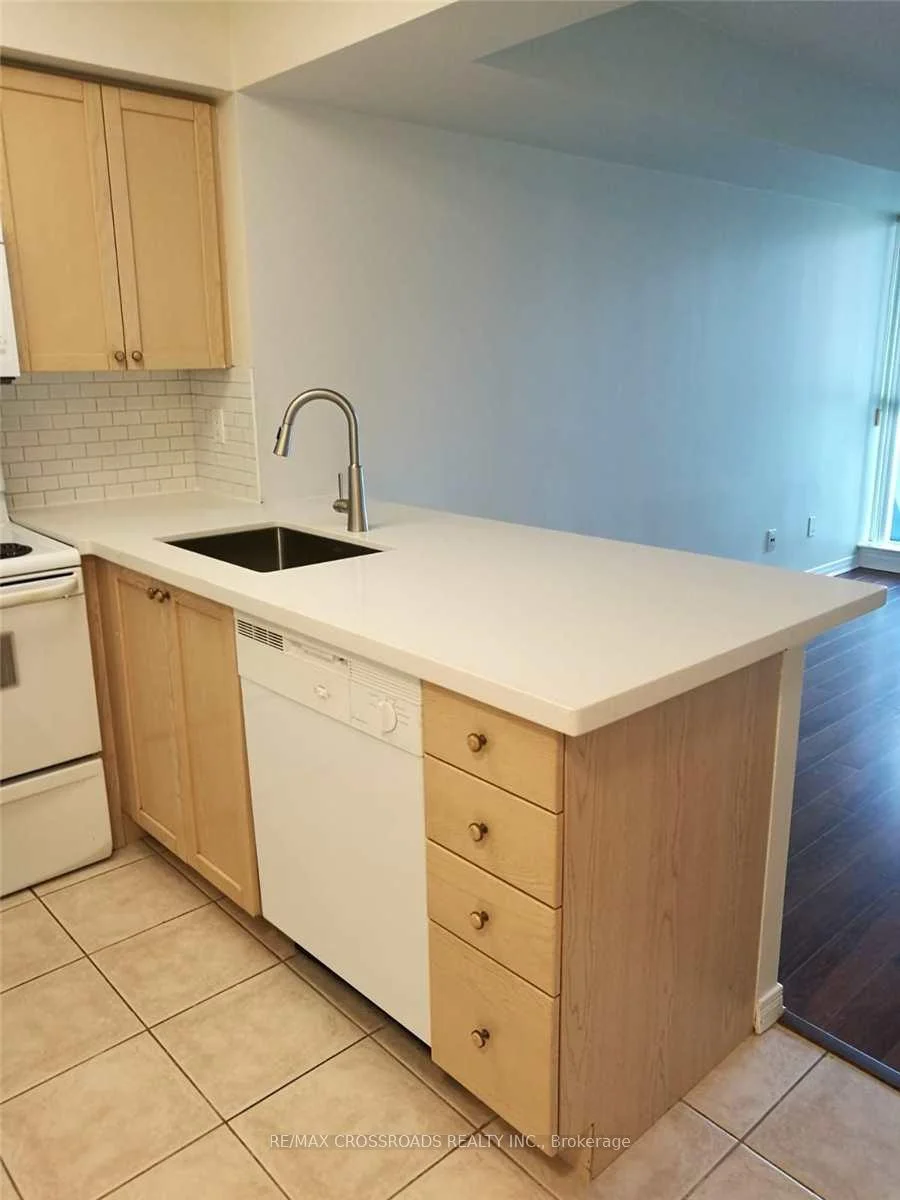 Photo 8 of Unit 1001, 30 Harrison Garden Boulevard, North York, Willowdale East — HOMEH