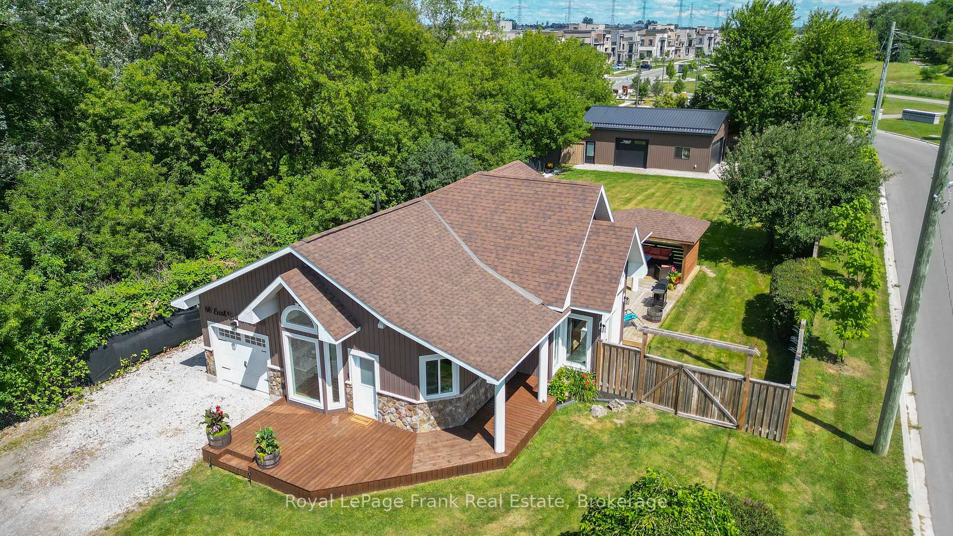 Photo 1 of 86 East Beach Road, Clarington, Bowmanville — HOMEH