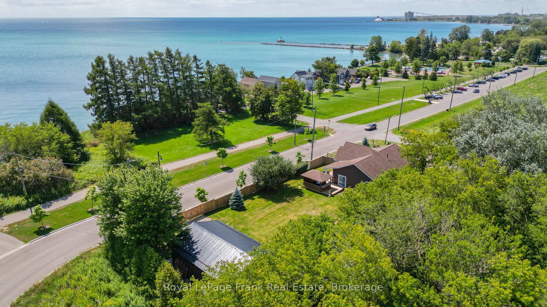 Photo 4 of 86 East Beach Road, Clarington, Bowmanville — HOMEH