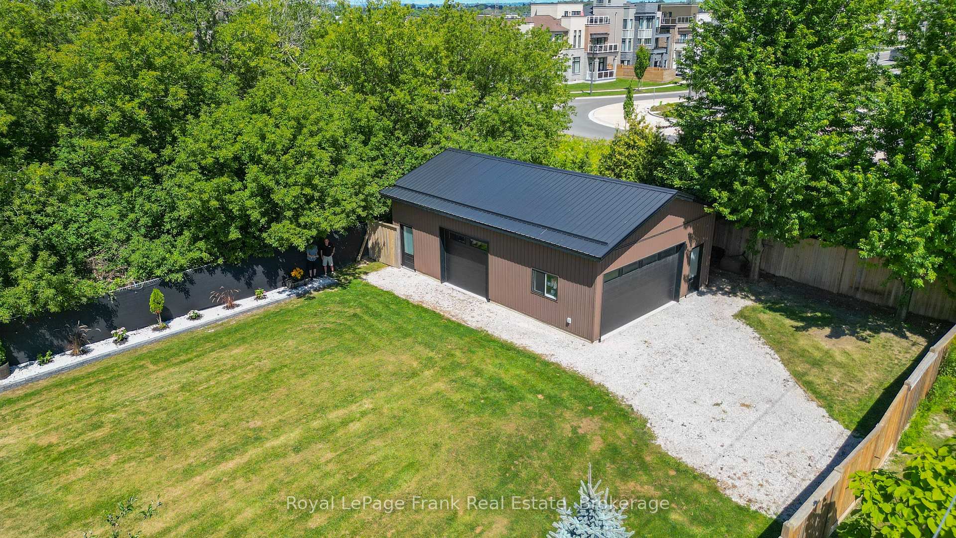 Photo 6 of 86 East Beach Road, Clarington, Bowmanville — HOMEH