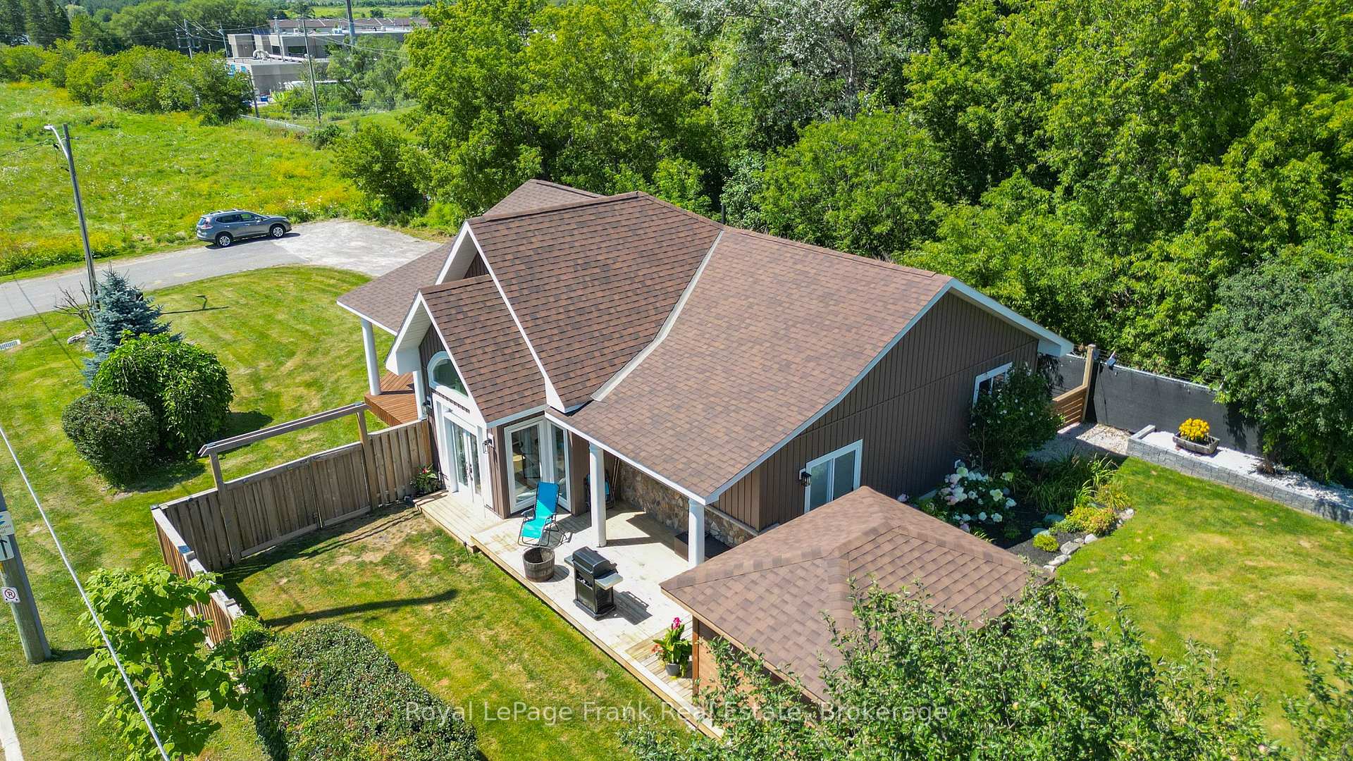 Photo 8 of 86 East Beach Road, Clarington, Bowmanville — HOMEH