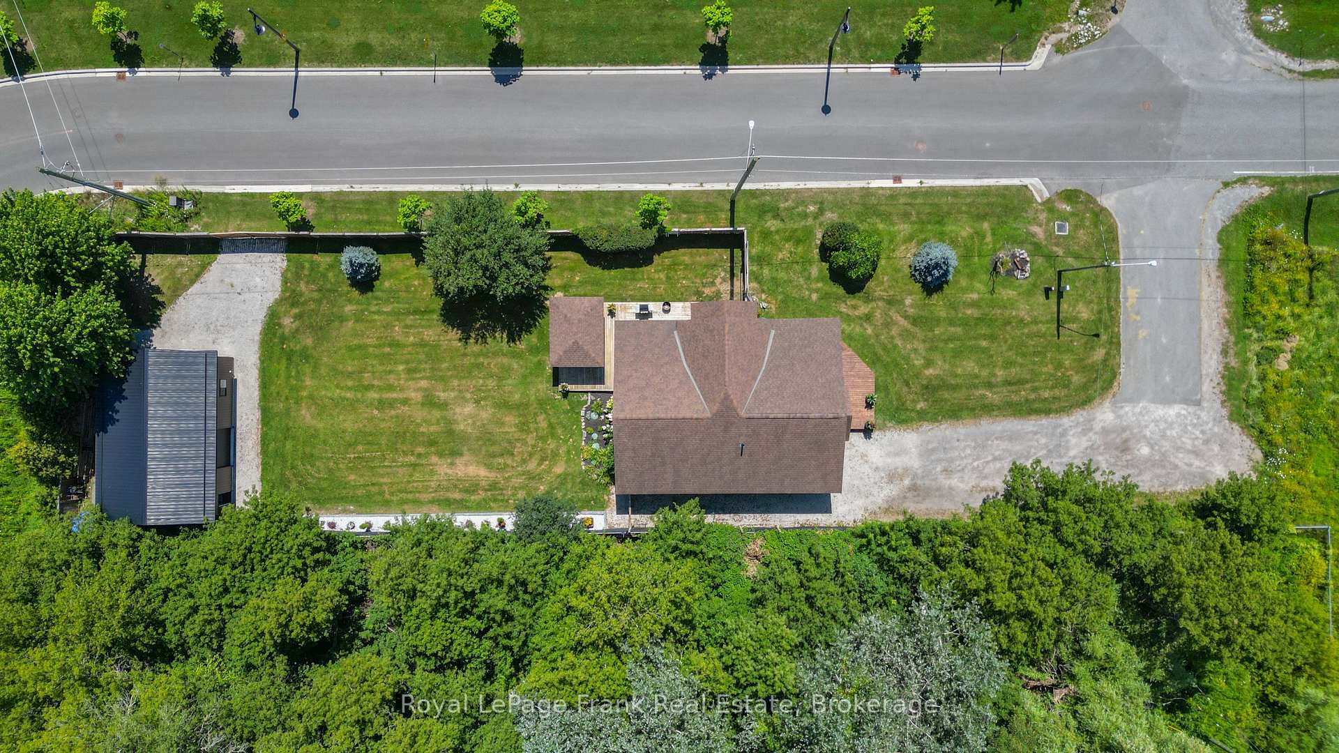 Photo 9 of 86 East Beach Road, Clarington, Bowmanville — HOMEH
