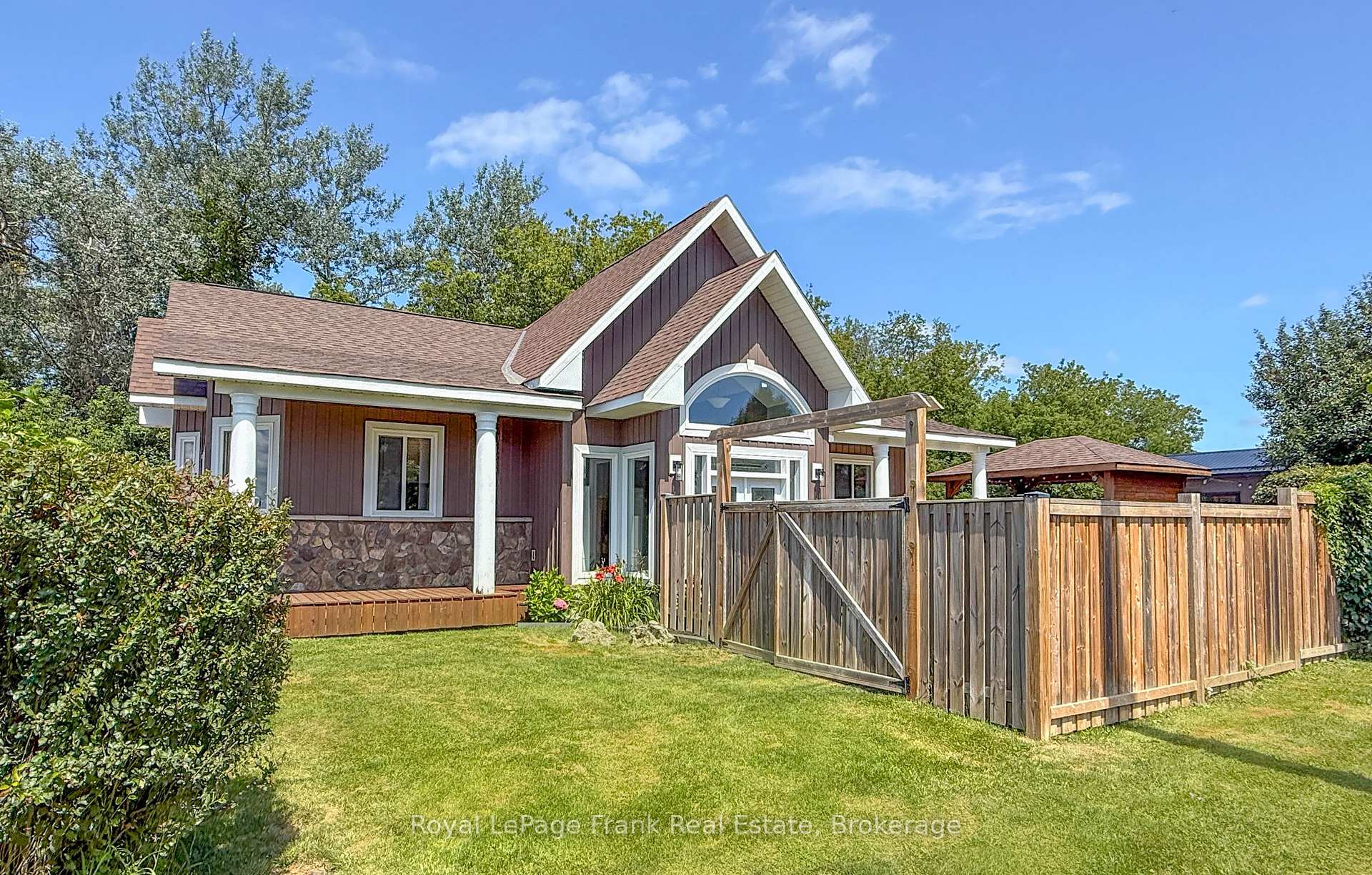 Photo 12 of 86 East Beach Road, Clarington, Bowmanville — HOMEH