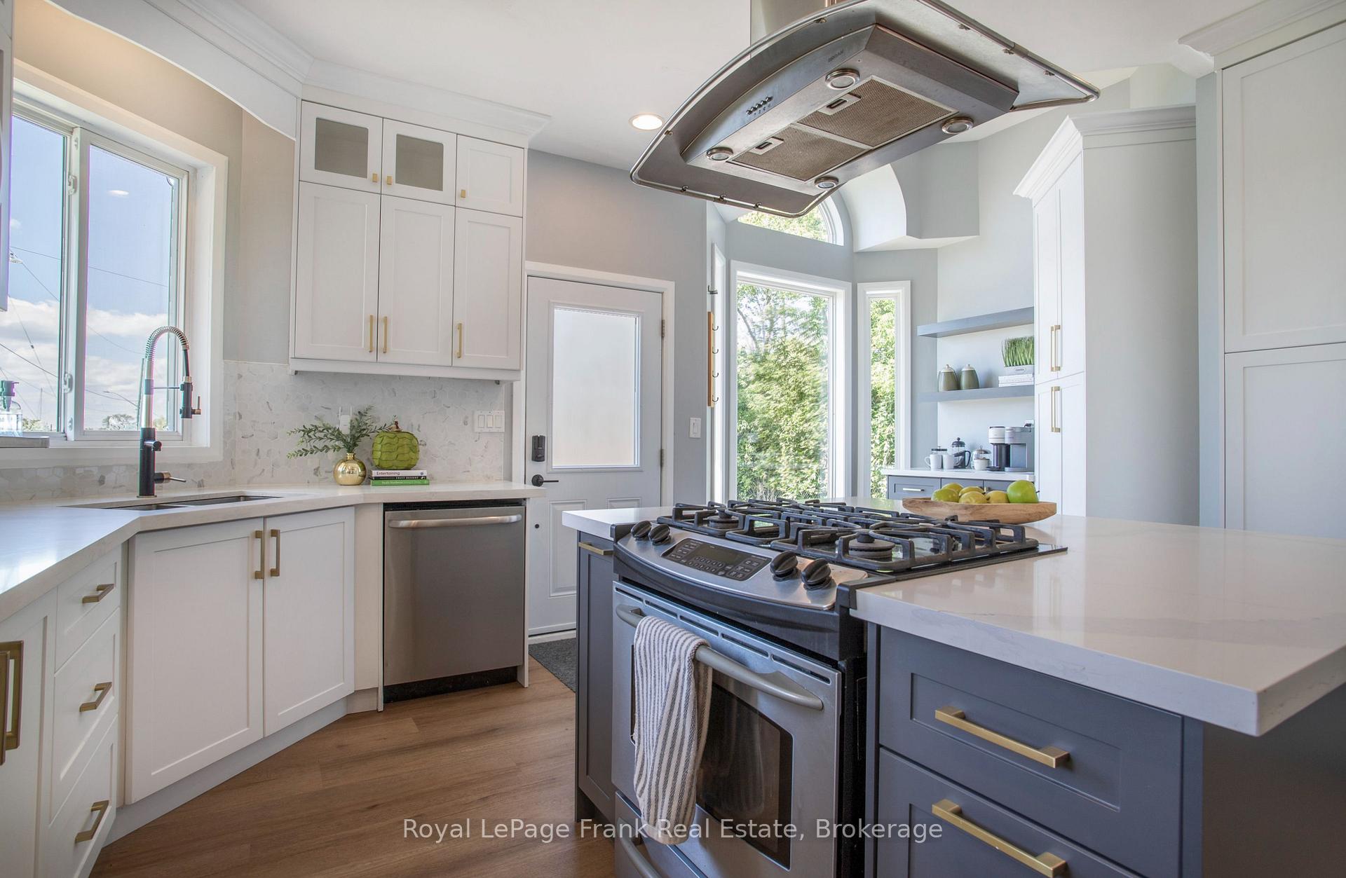 Photo 16 of 86 East Beach Road, Clarington, Bowmanville — HOMEH