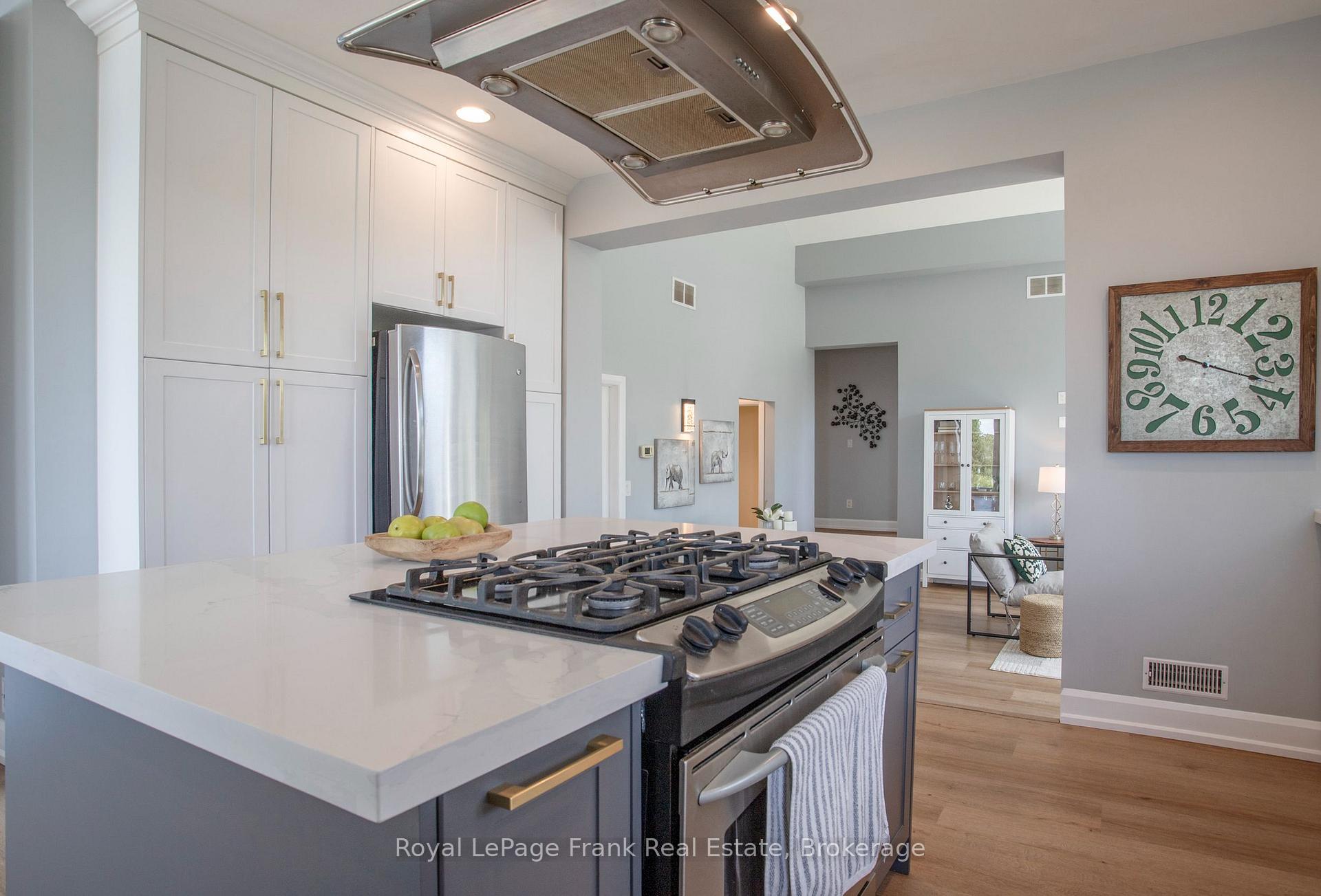 Photo 17 of 86 East Beach Road, Clarington, Bowmanville — HOMEH