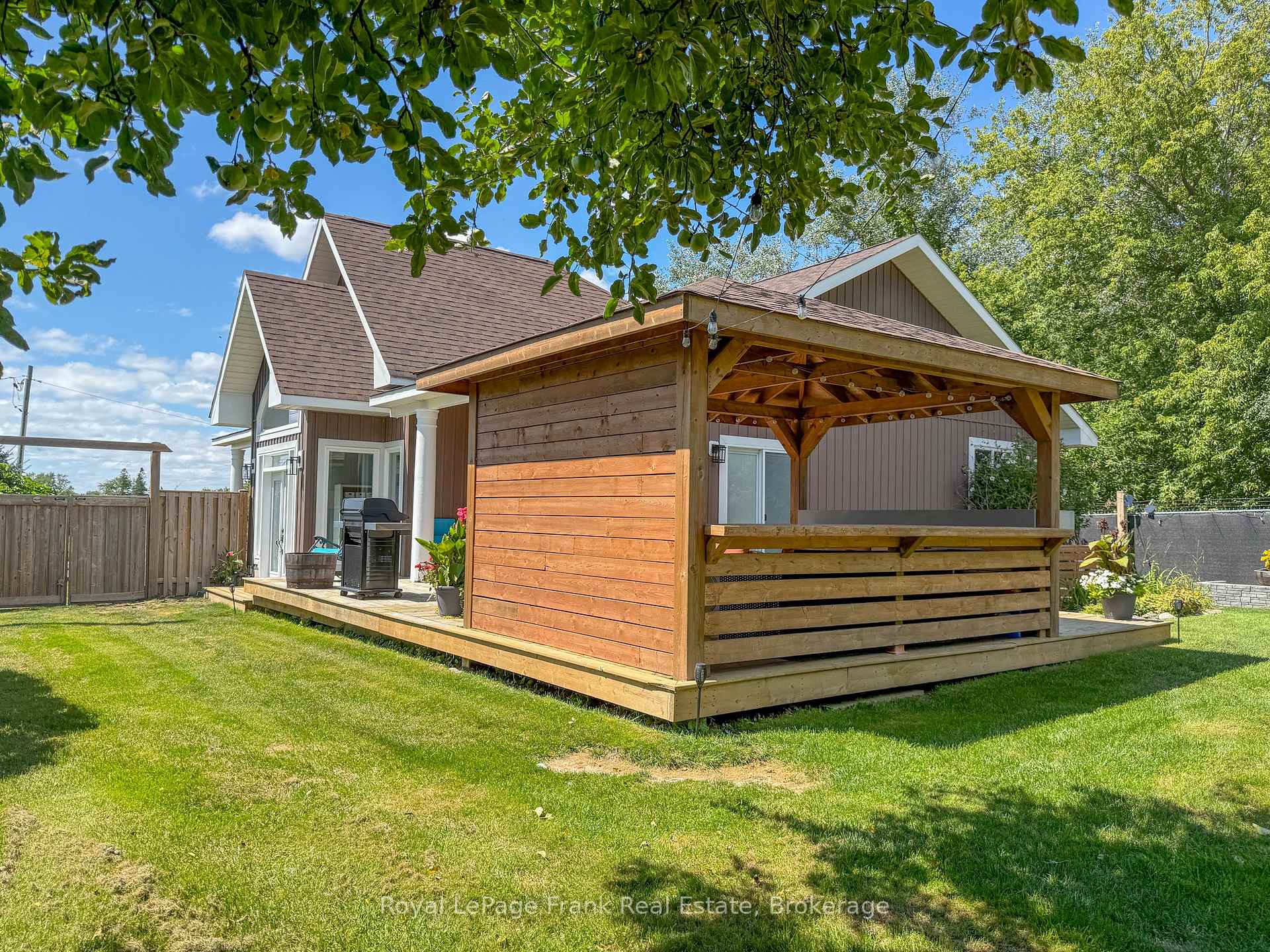 Photo 36 of 86 East Beach Road, Clarington, Bowmanville — HOMEH