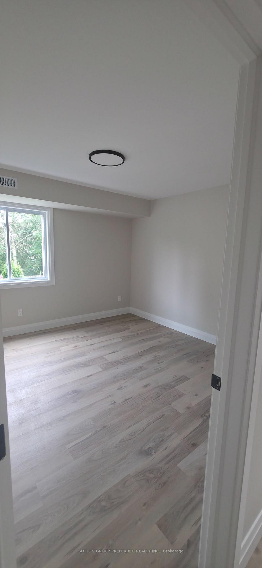 Photo 10 of Unit 2, 118 Scott Street, Strathroy-Caradoc, SE — HOMEH