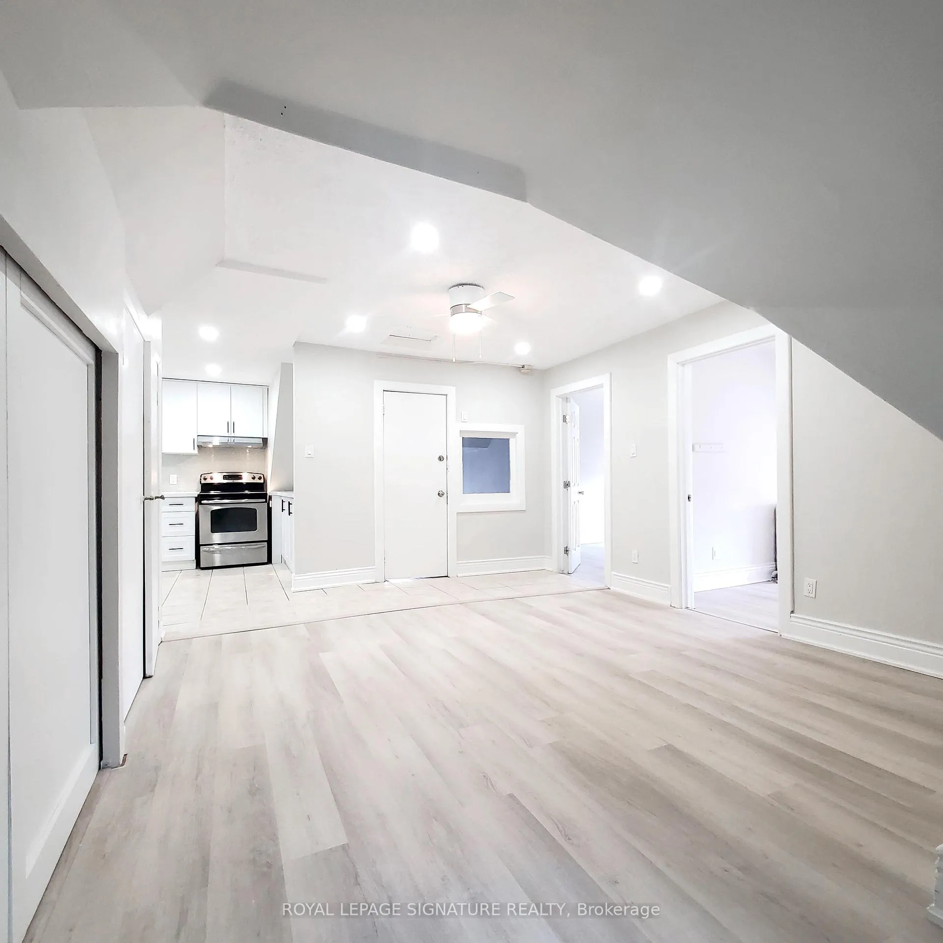 Photo 5 of Unit 4, 116 Fairholt Road S, Hamilton, Stipley — HOMEH