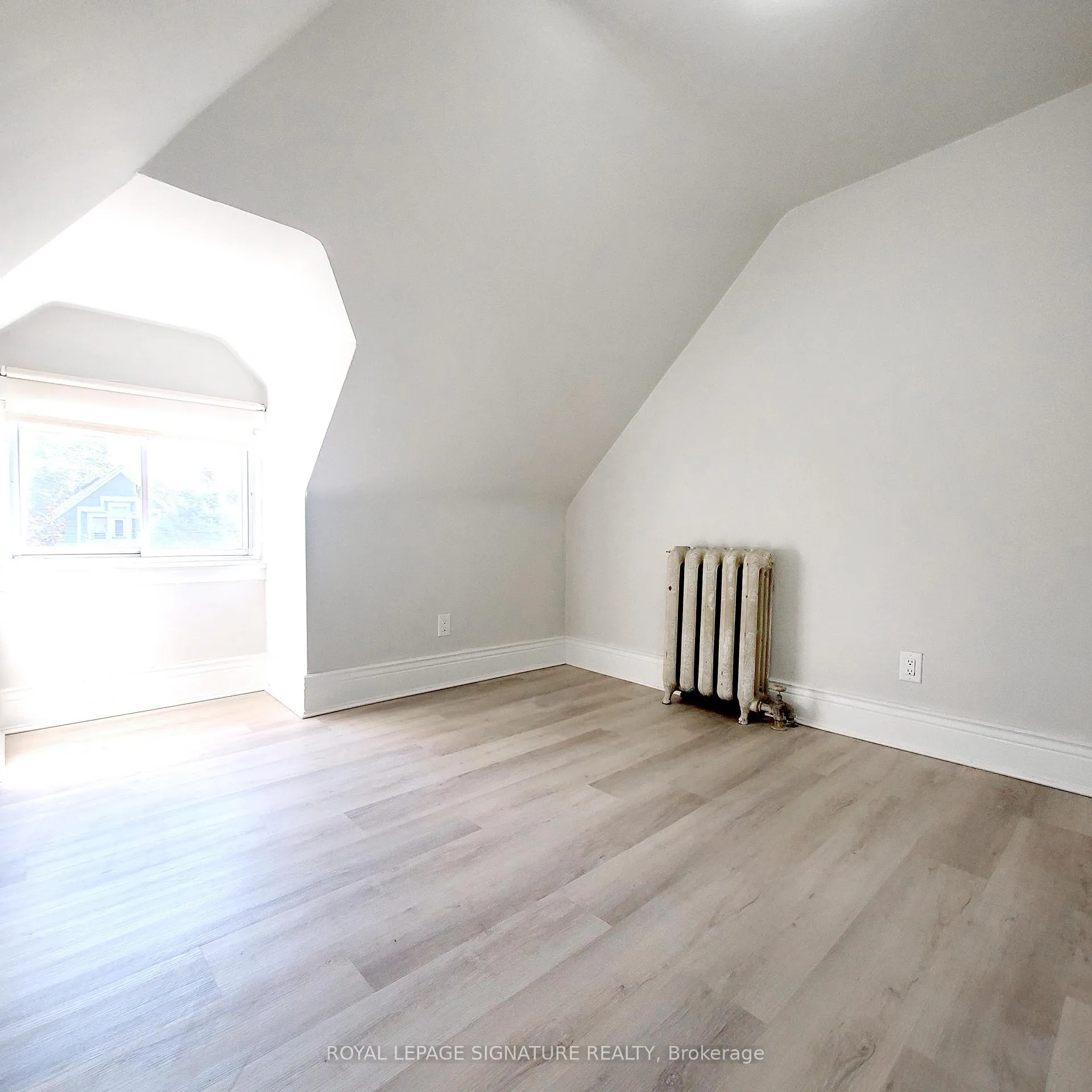 Photo 7 of Unit 4, 116 Fairholt Road S, Hamilton, Stipley — HOMEH