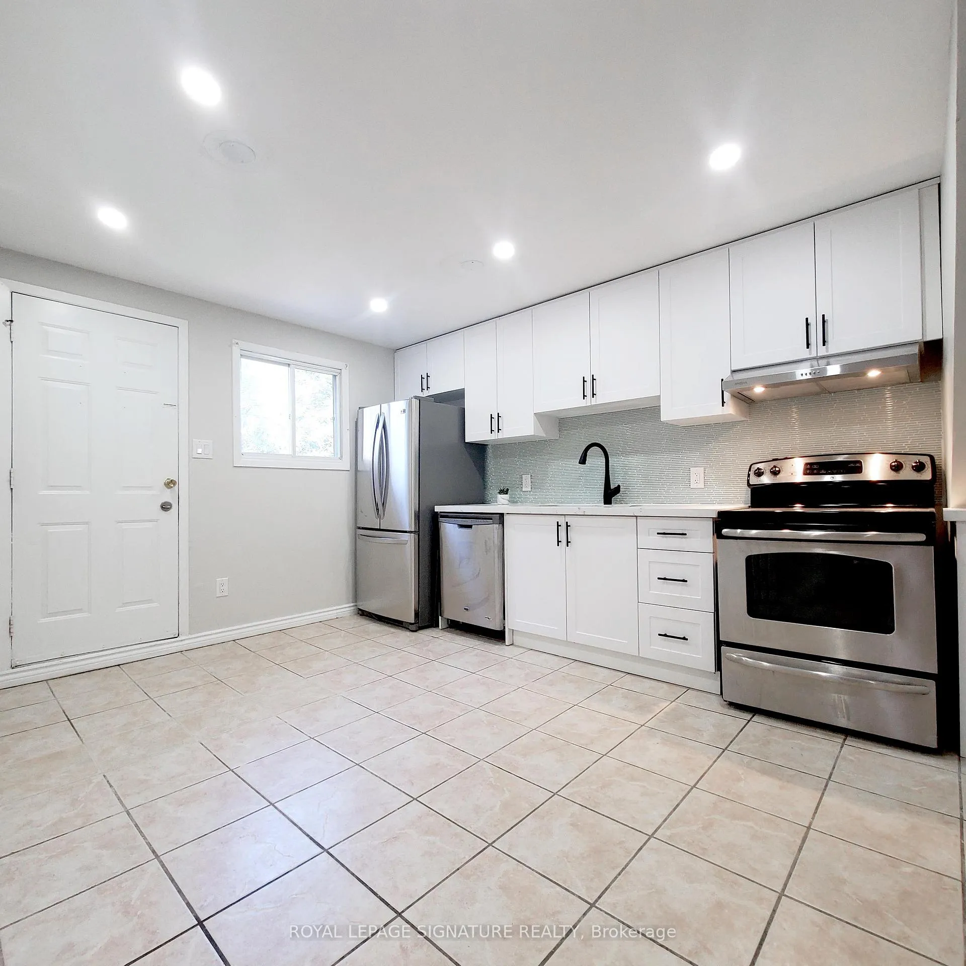 Photo 10 of Unit 4, 116 Fairholt Road S, Hamilton, Stipley — HOMEH