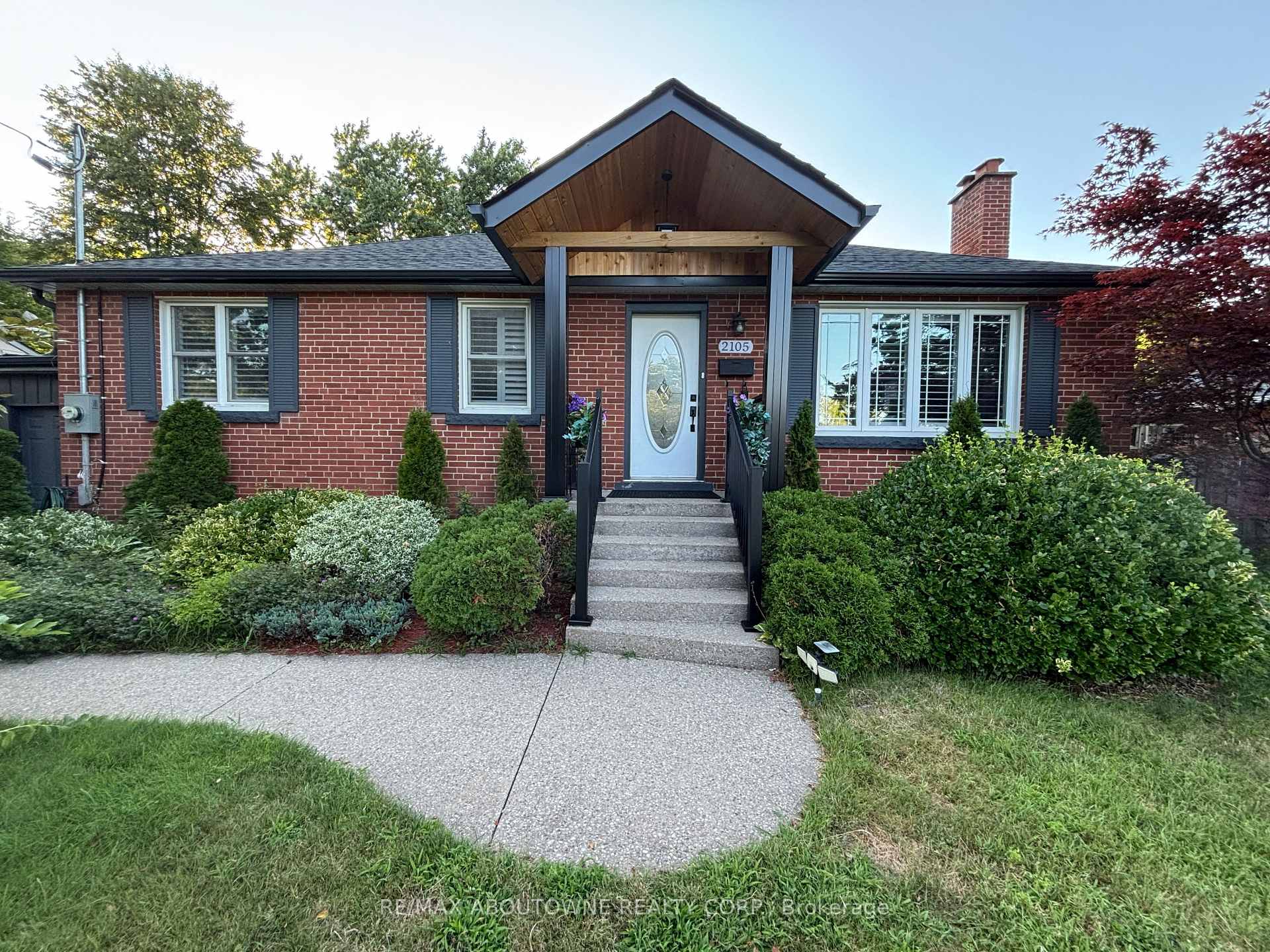 Photo of 2105 Maplewood Drive