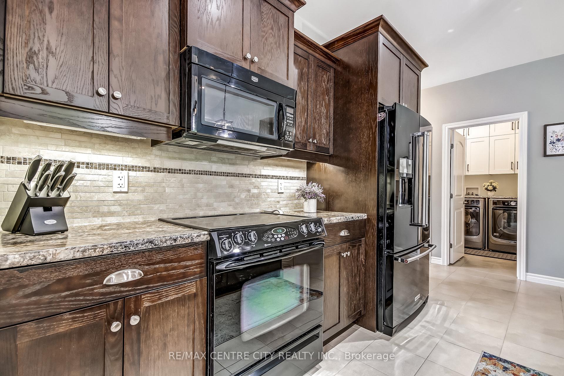 Photo 9 of 20 Ensley Place, Central Elgin, Port Stanley — HOMEH
