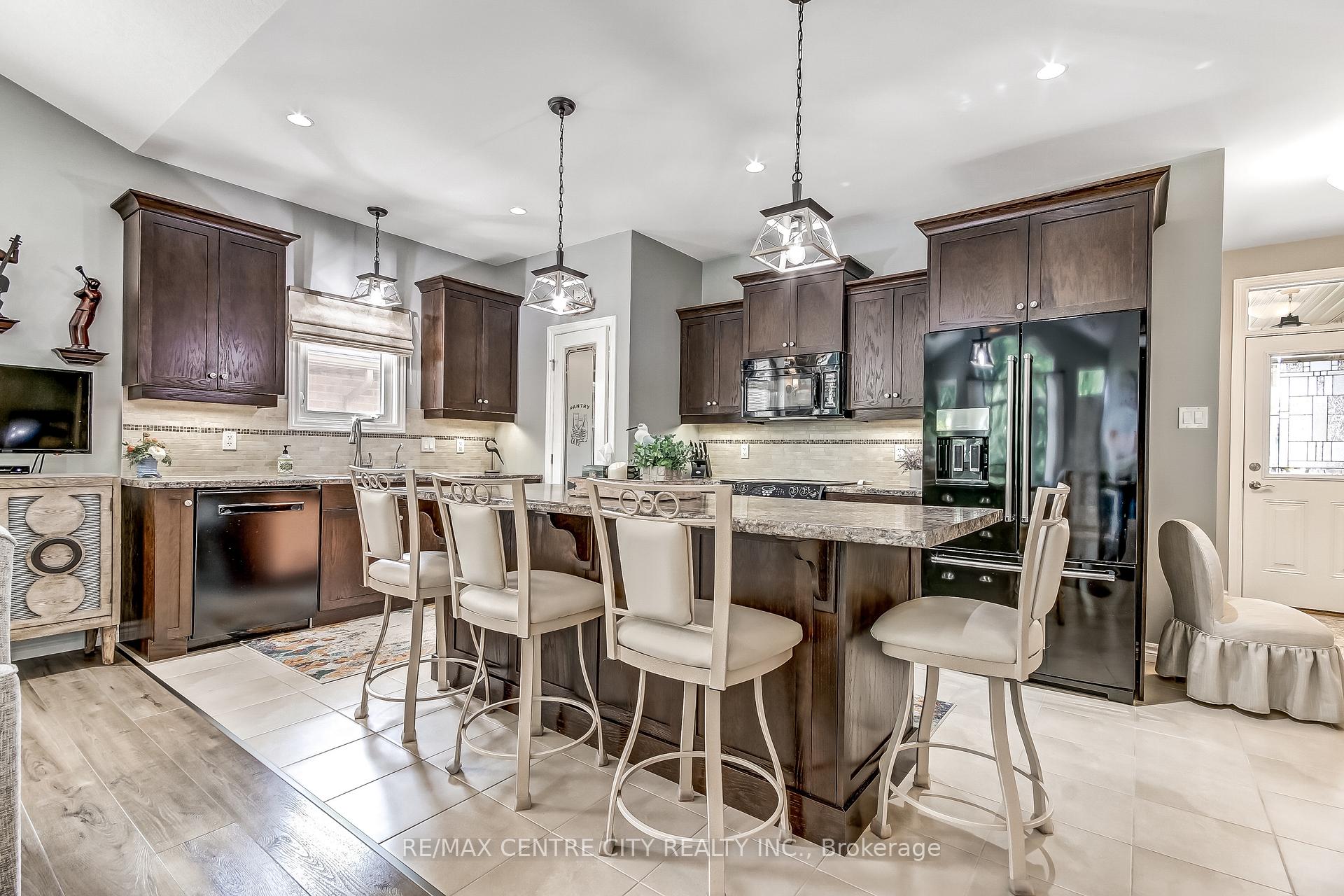 Photo 10 of 20 Ensley Place, Central Elgin, Port Stanley — HOMEH