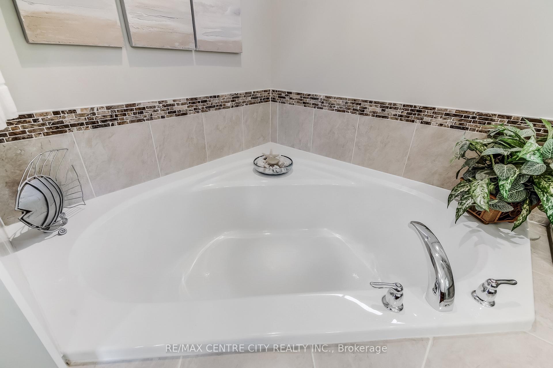Photo 20 of 20 Ensley Place, Central Elgin, Port Stanley — HOMEH